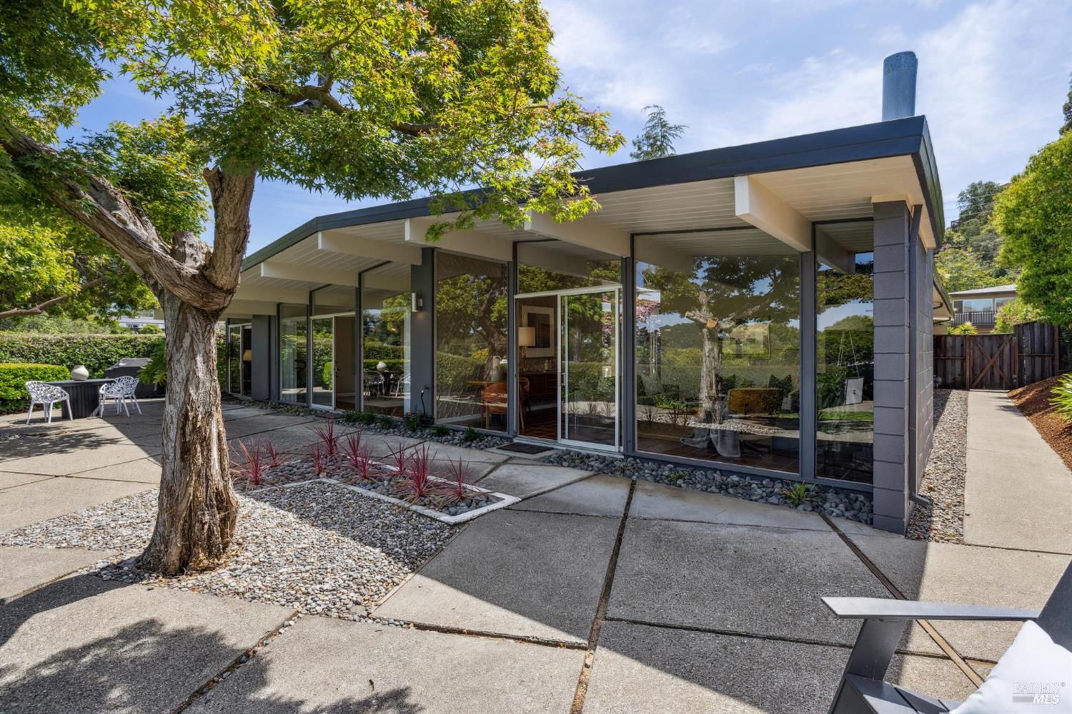 Detail Gallery Image 38 of 57 For 708 Birchwood Ct, San Rafael,  CA 94903 - 5 Beds | 3 Baths