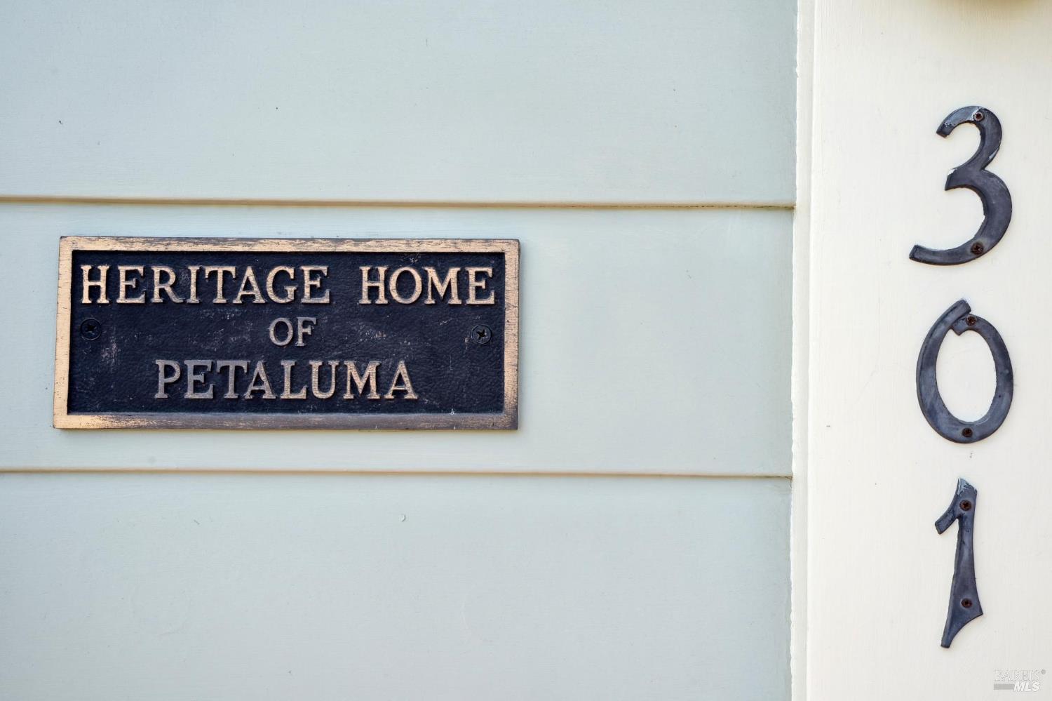 Detail Gallery Image 10 of 75 For 301 Howard St, Petaluma,  CA 94952 - 4 Beds | 3 Baths