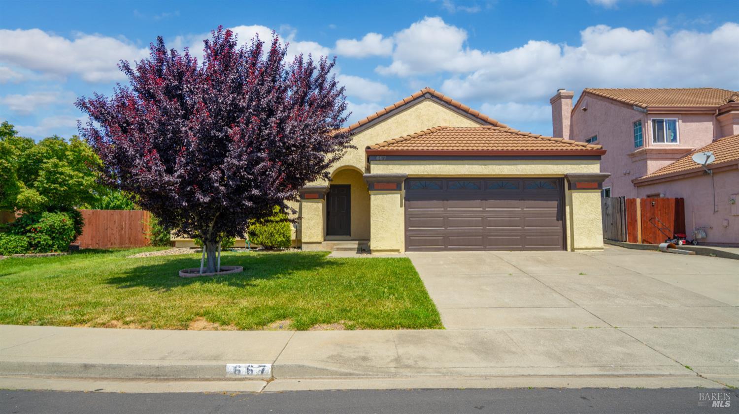 Detail Gallery Image 3 of 35 For 667 Laurelwood Cir, Vacaville,  CA 95687 - 3 Beds | 2 Baths