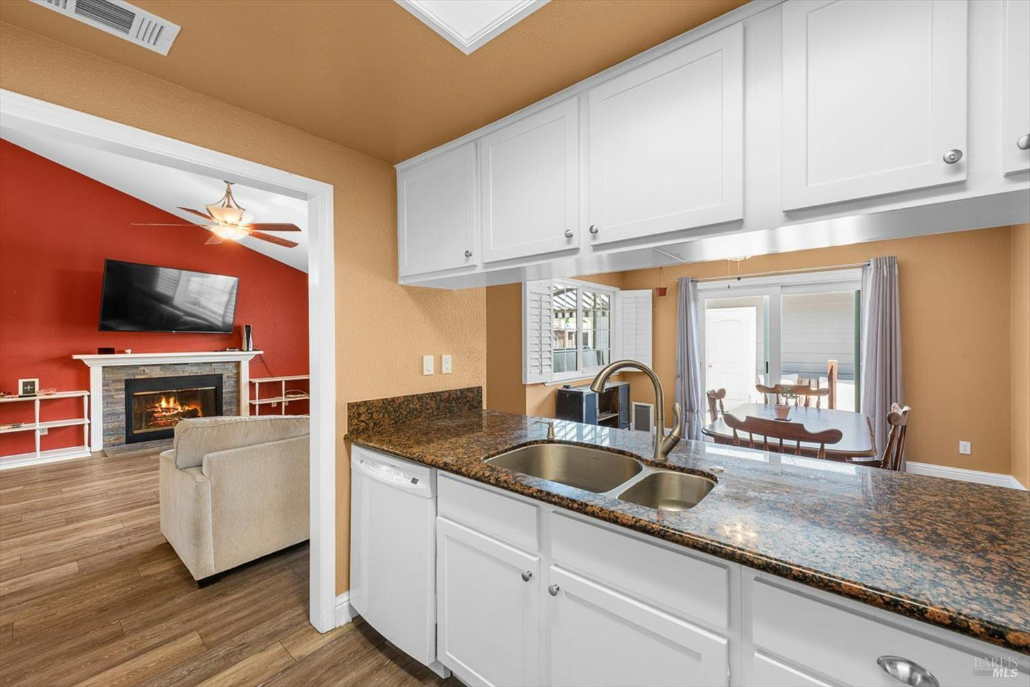 Detail Gallery Image 12 of 35 For 2648 Nut Tree Rd, Vacaville,  CA 95687 - 3 Beds | 2 Baths