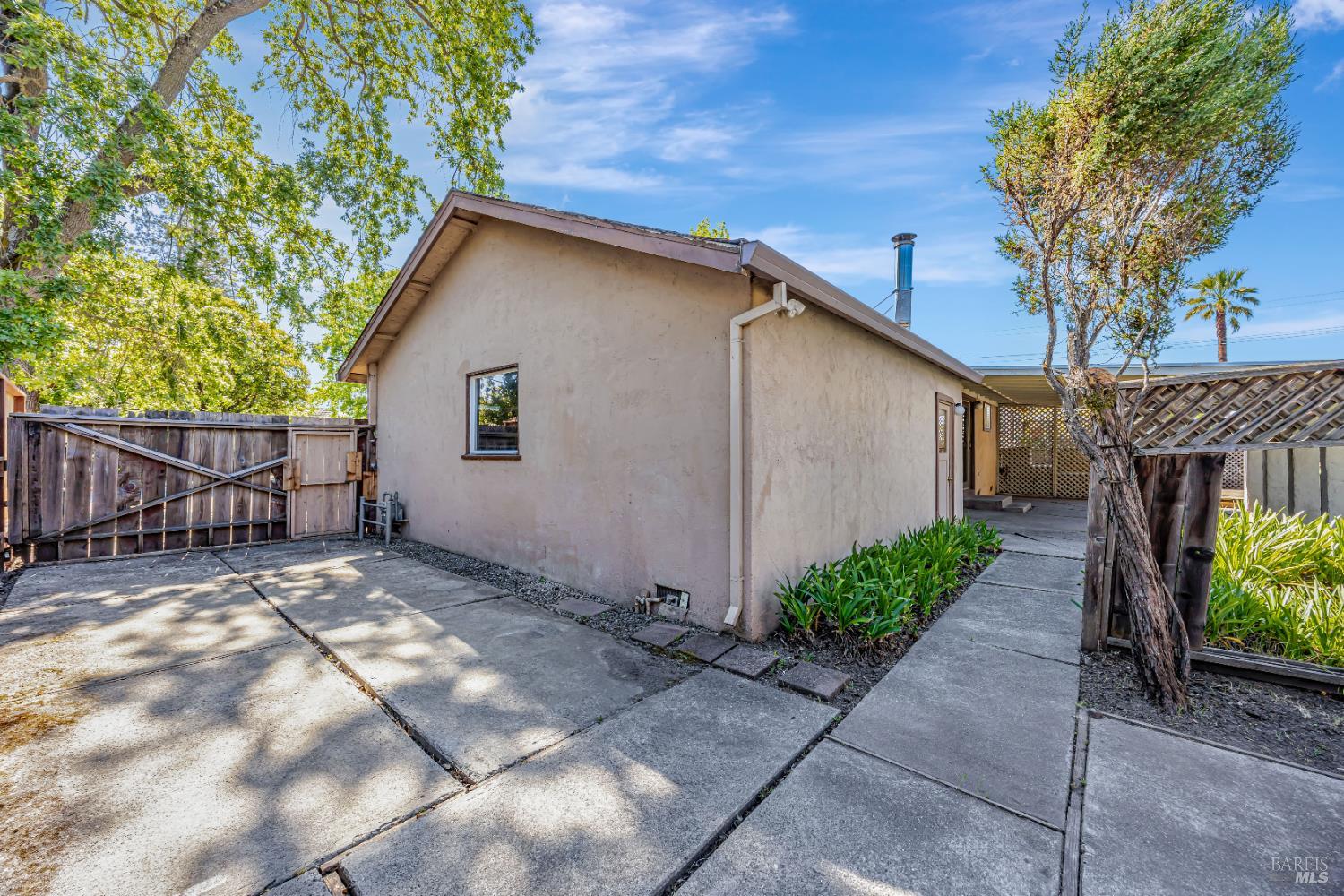 Detail Gallery Image 42 of 44 For 2711 Iroquois St, Santa Rosa,  CA 95403 - 3 Beds | 2 Baths