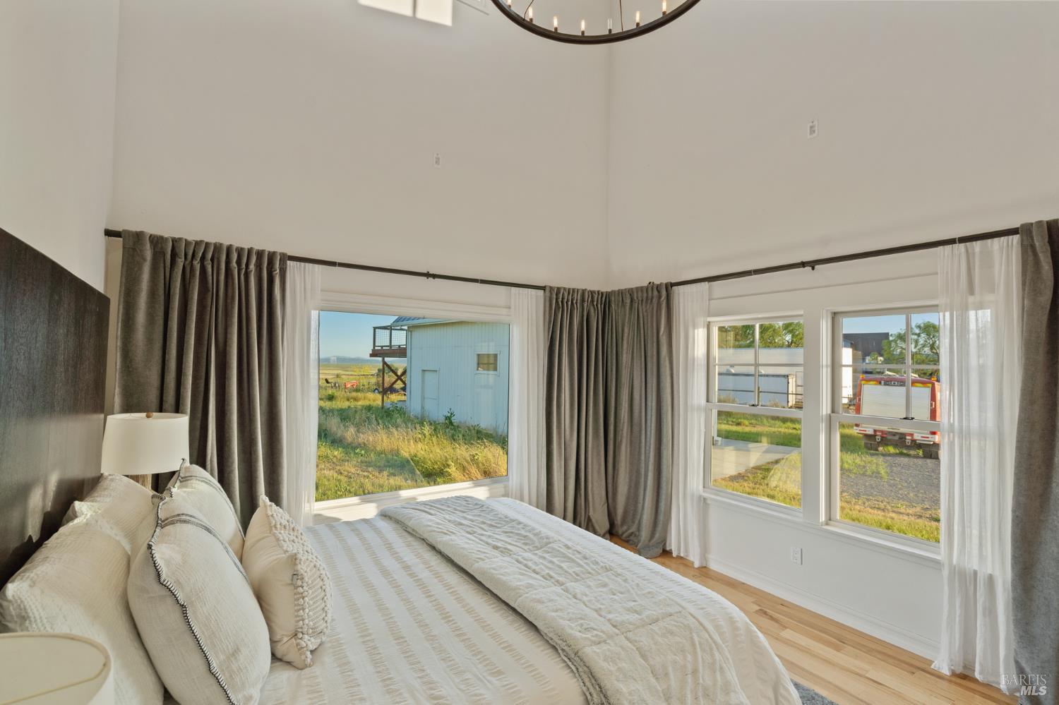 Detail Gallery Image 14 of 79 For 5082 Lakeville Hwy, Petaluma,  CA 94954 - 5 Beds | 4 Baths