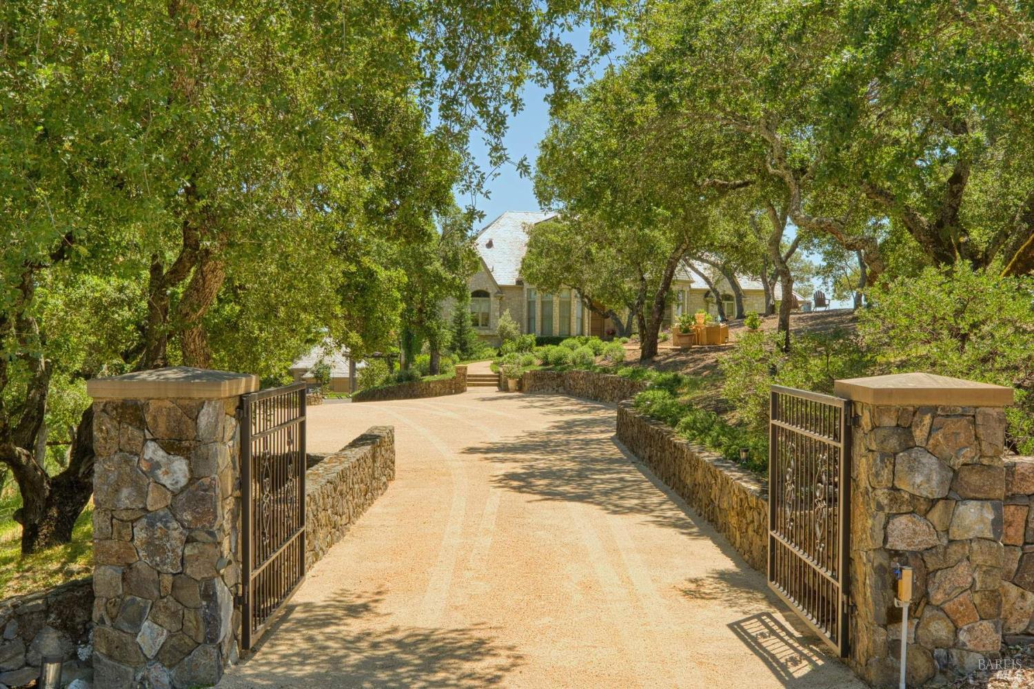 Detail Gallery Image 3 of 33 For 17256 7th St, Sonoma,  CA 95476 - 4 Beds | 3/2 Baths