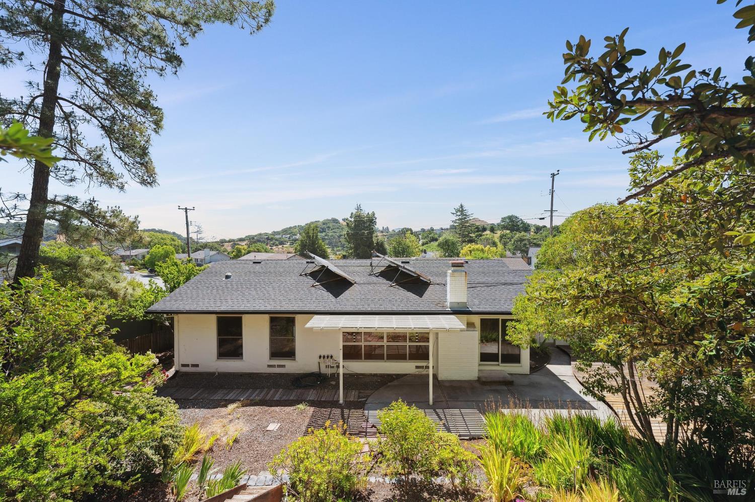Detail Gallery Image 29 of 31 For 83 Twelveoak Hill Dr, San Rafael,  CA 94903 - 3 Beds | 2 Baths