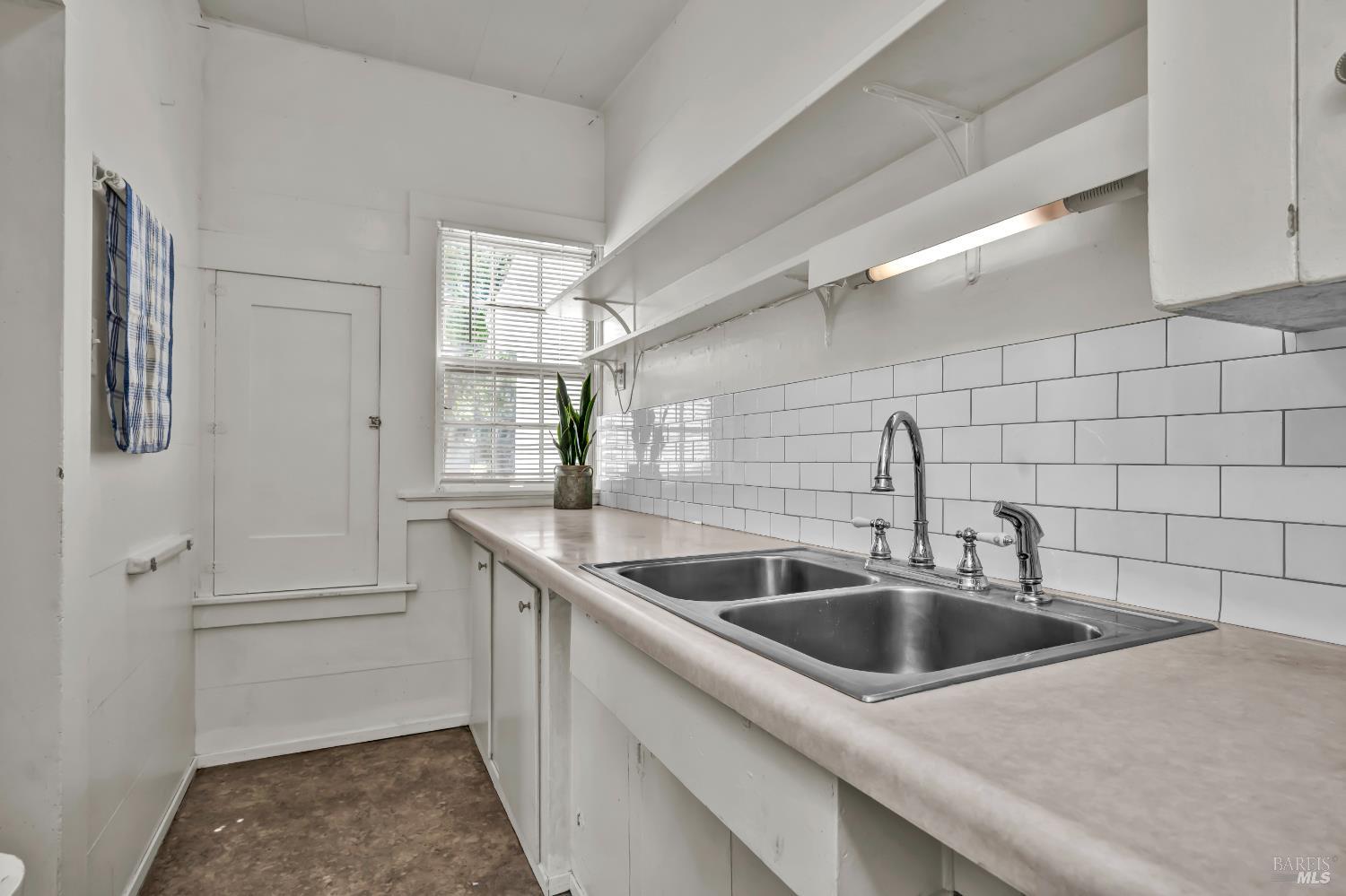 Detail Gallery Image 16 of 66 For 1466 Cooper Rd, Sebastopol,  CA 95472 - 6 Beds | 5/1 Baths