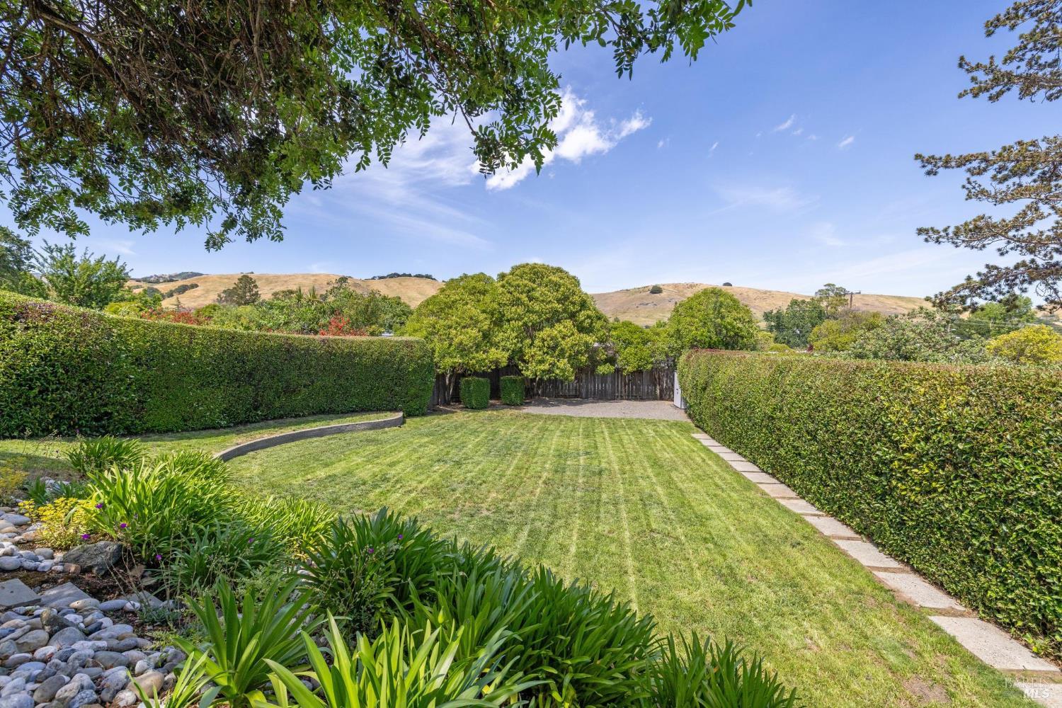 Detail Gallery Image 41 of 57 For 708 Birchwood Ct, San Rafael,  CA 94903 - 5 Beds | 3 Baths