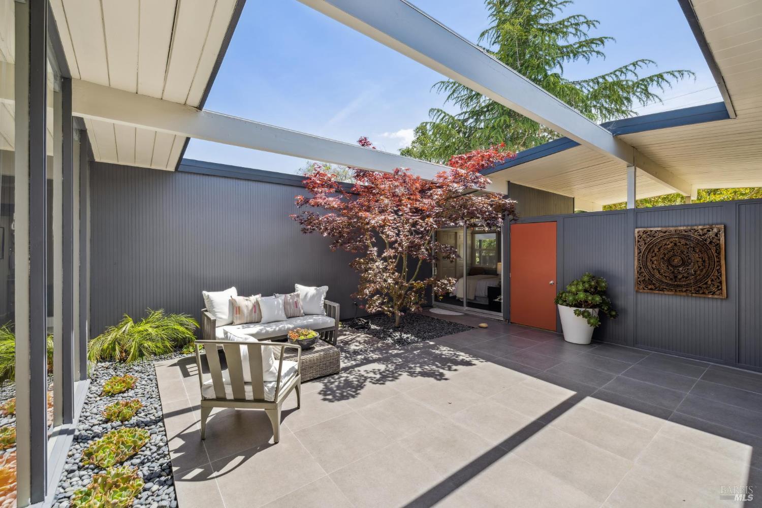 Detail Gallery Image 9 of 57 For 708 Birchwood Ct, San Rafael,  CA 94903 - 5 Beds | 3 Baths