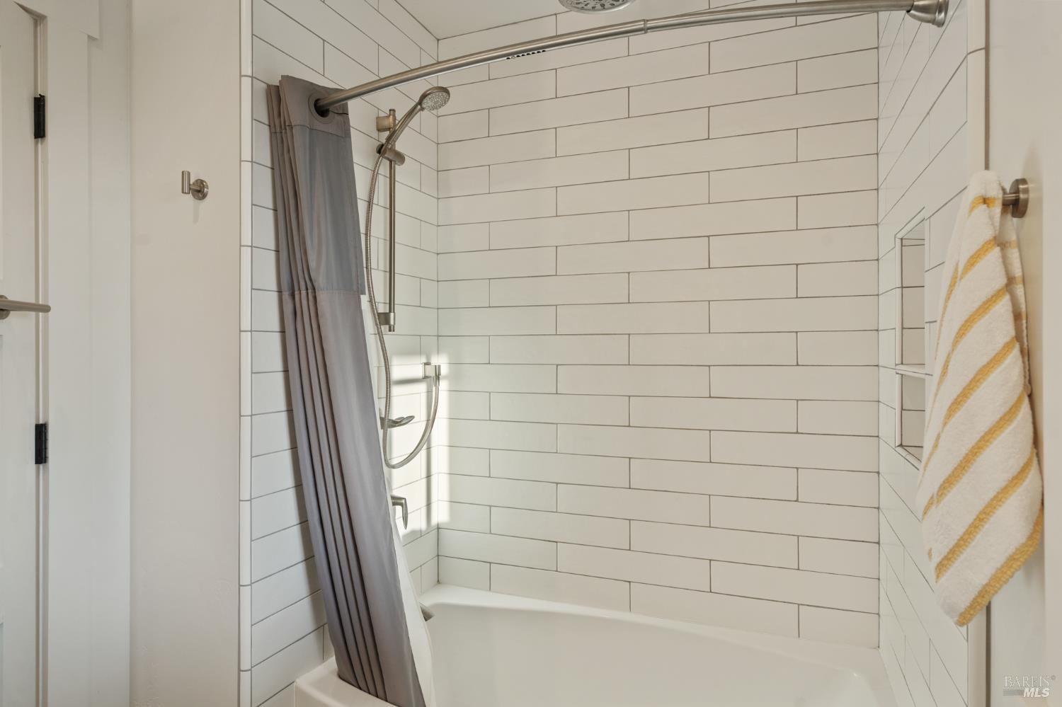 Detail Gallery Image 19 of 79 For 5082 Lakeville Hwy, Petaluma,  CA 94954 - 5 Beds | 4 Baths