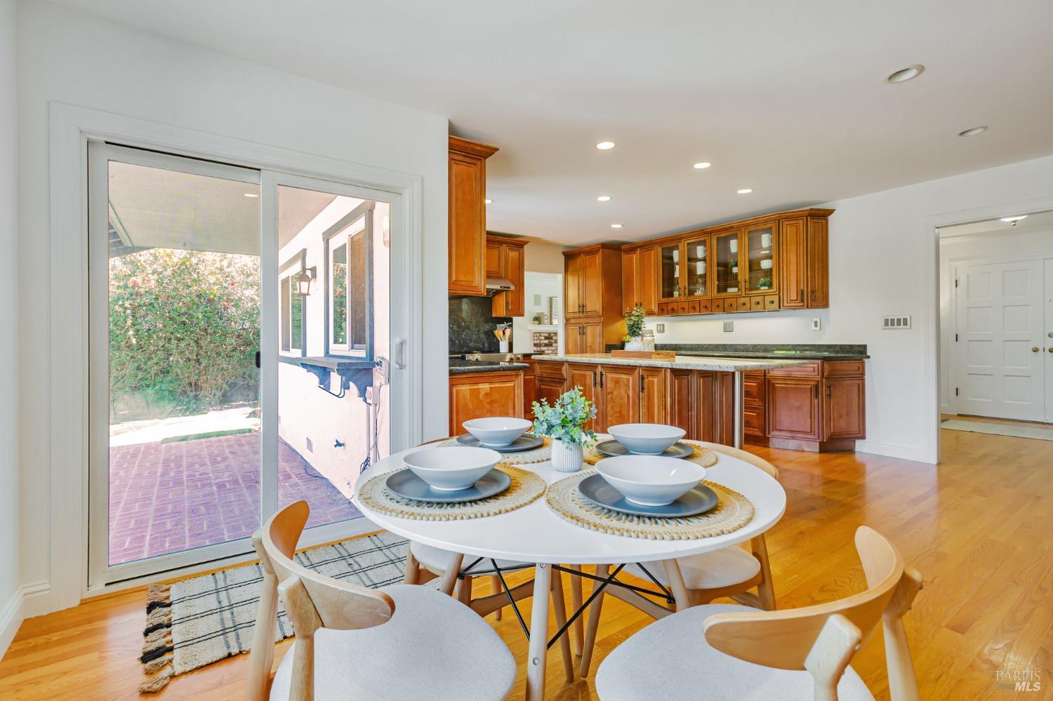 Detail Gallery Image 11 of 29 For 712 Sutro Ave, Novato,  CA 94947 - 3 Beds | 2 Baths