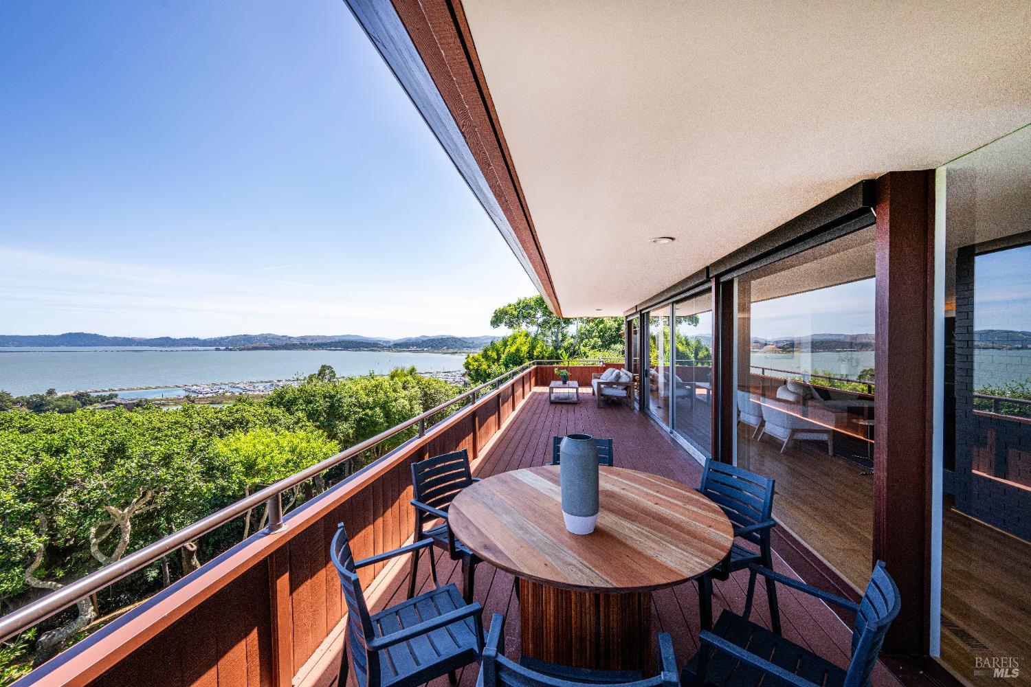 Detail Gallery Image 16 of 83 For 125 Bayview Dr, San Rafael,  CA 94901 - 2 Beds | 3/1 Baths