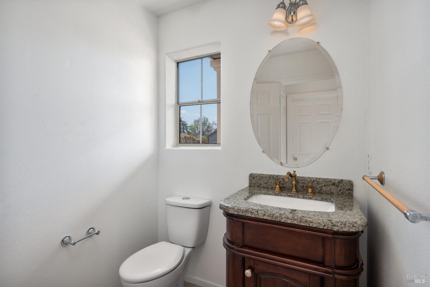Detail Gallery Image 18 of 37 For 1931 Goldpan Way, Santa Rosa,  CA 95407 - 3 Beds | 2/1 Baths