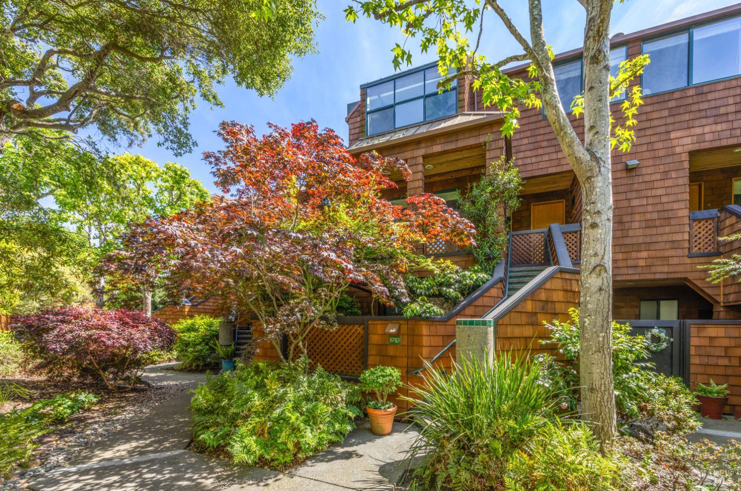 Detail Gallery Image 8 of 46 For 1910 Mar West St, Tiburon,  CA 94920 - 3 Beds | 2/1 Baths