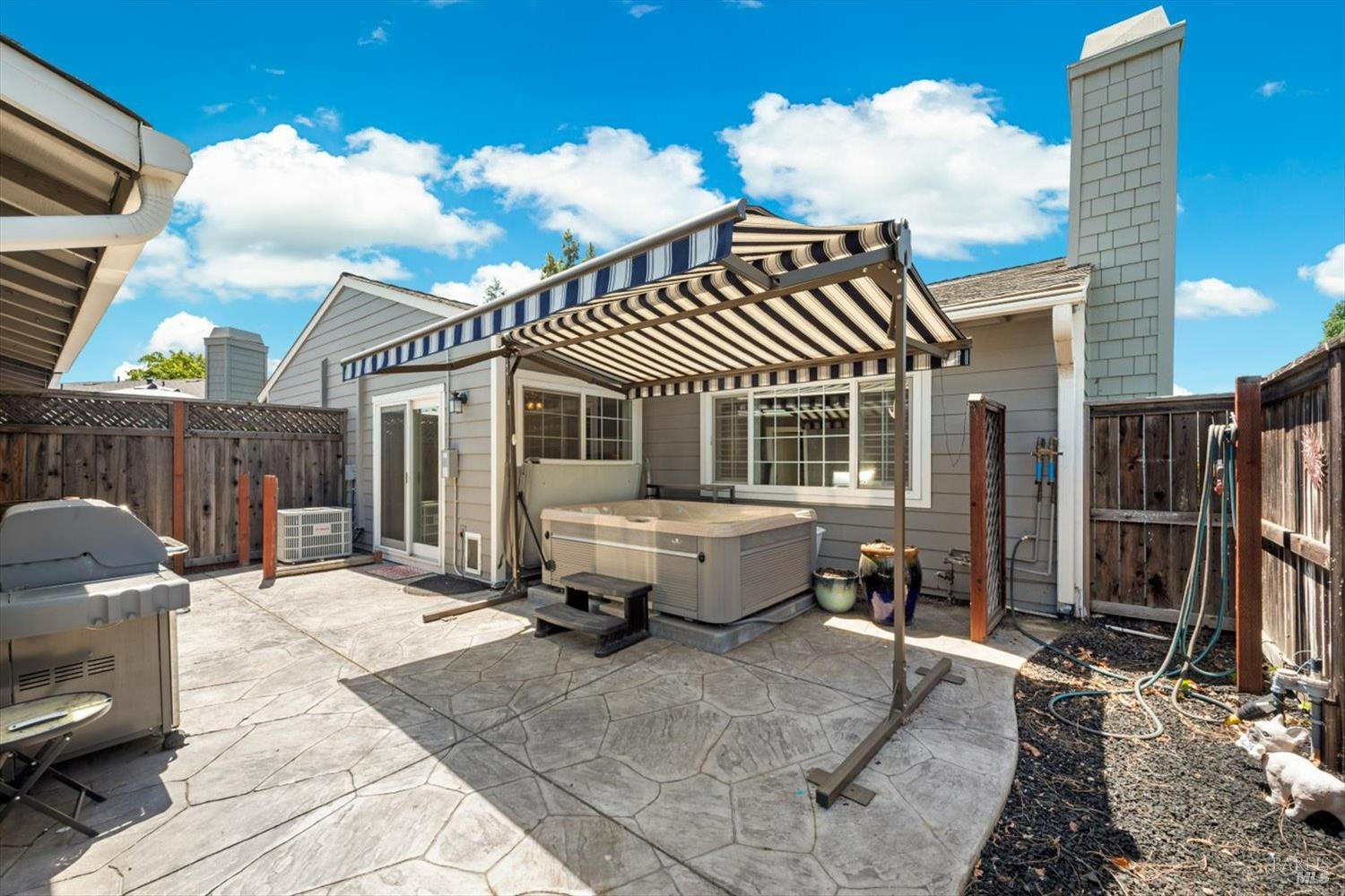 Detail Gallery Image 25 of 35 For 2648 Nut Tree Rd, Vacaville,  CA 95687 - 3 Beds | 2 Baths