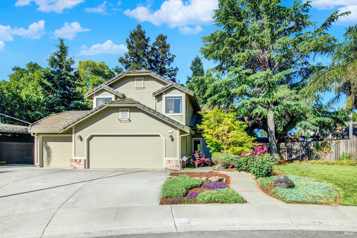 Detail Gallery Image 1 of 46 For 355 Holly Ct, Dixon,  CA 95620 - 3 Beds | 2/1 Baths