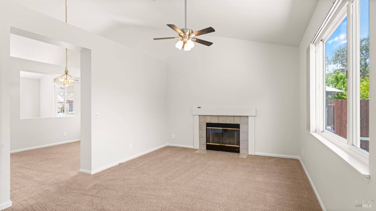 Detail Gallery Image 13 of 35 For 667 Laurelwood Cir, Vacaville,  CA 95687 - 3 Beds | 2 Baths