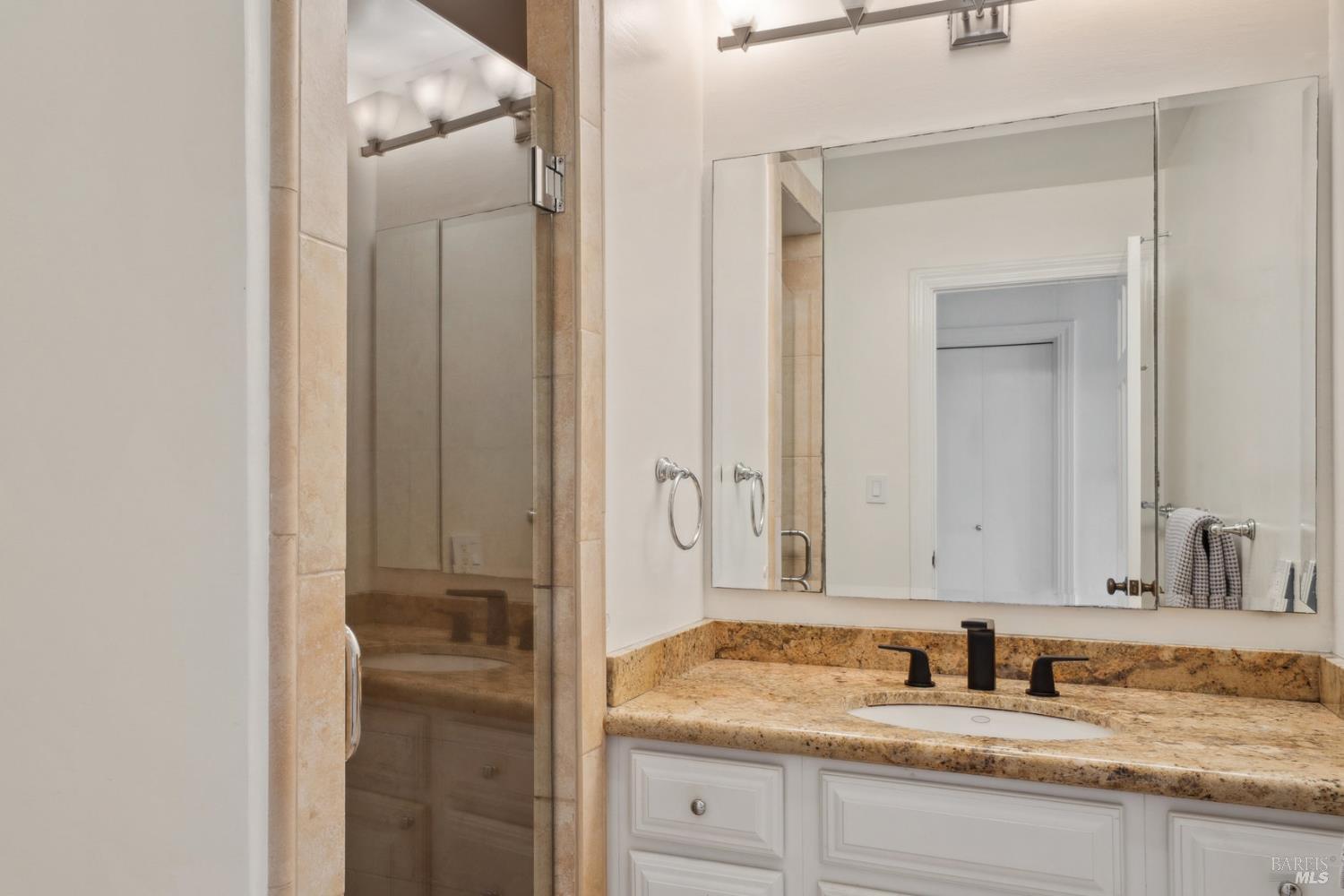 Detail Gallery Image 9 of 12 For 160 Seminary Dr 1e,  Mill Valley,  CA 94941 - 3 Beds | 2 Baths