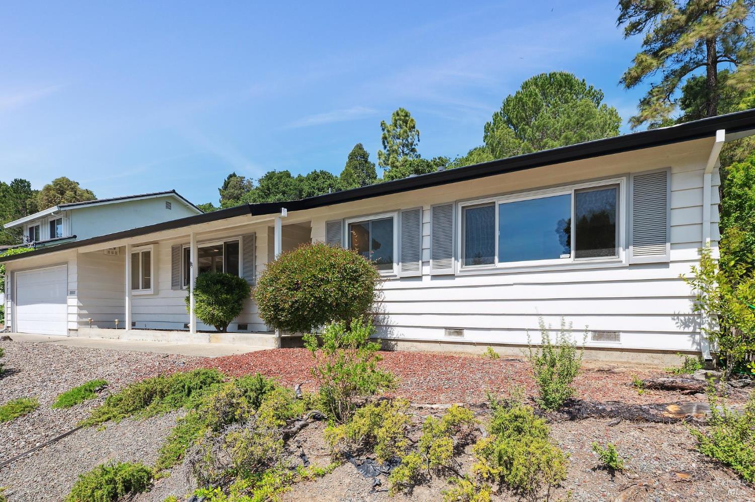 Detail Gallery Image 3 of 31 For 83 Twelveoak Hill Dr, San Rafael,  CA 94903 - 3 Beds | 2 Baths