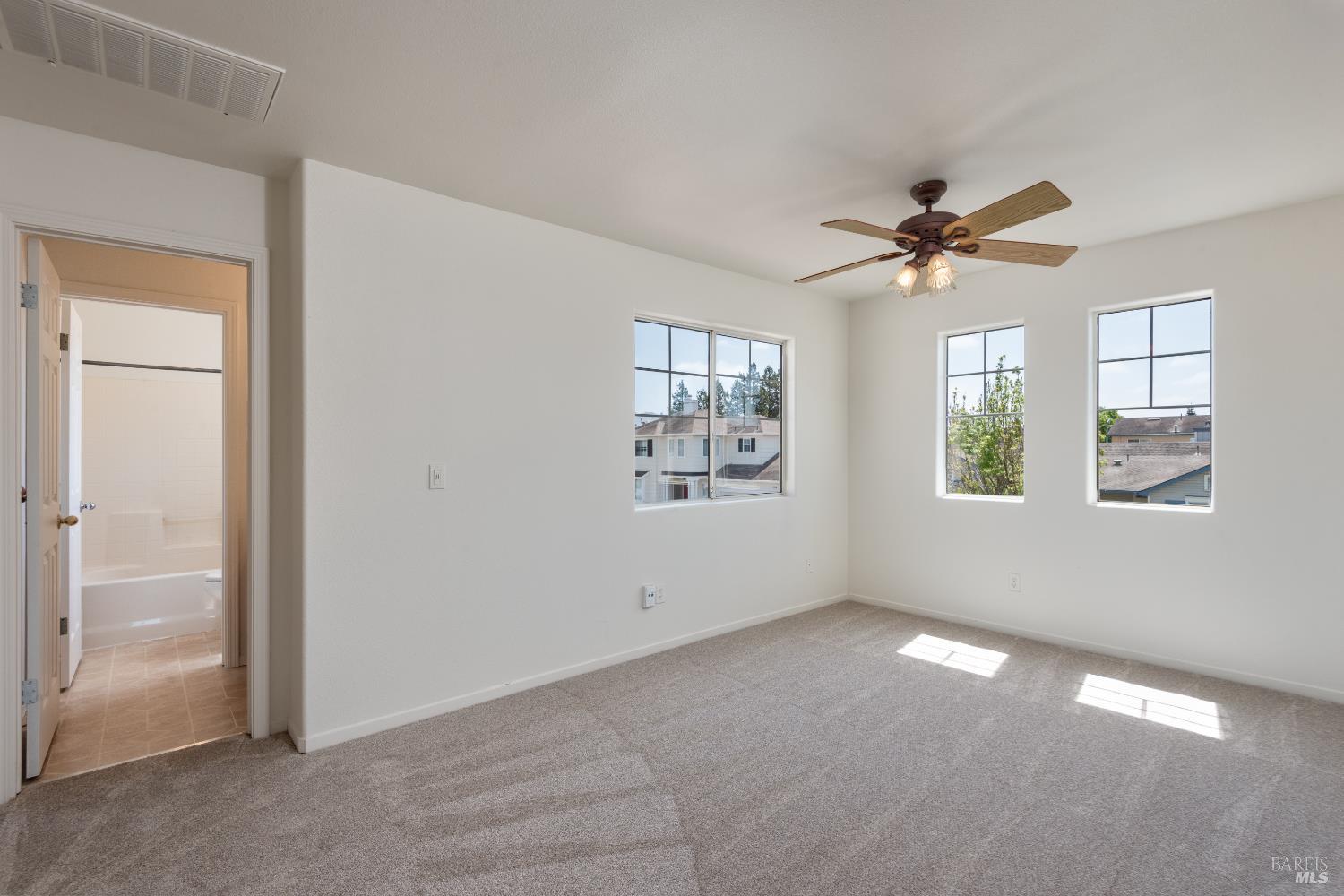 Detail Gallery Image 19 of 37 For 1931 Goldpan Way, Santa Rosa,  CA 95407 - 3 Beds | 2/1 Baths