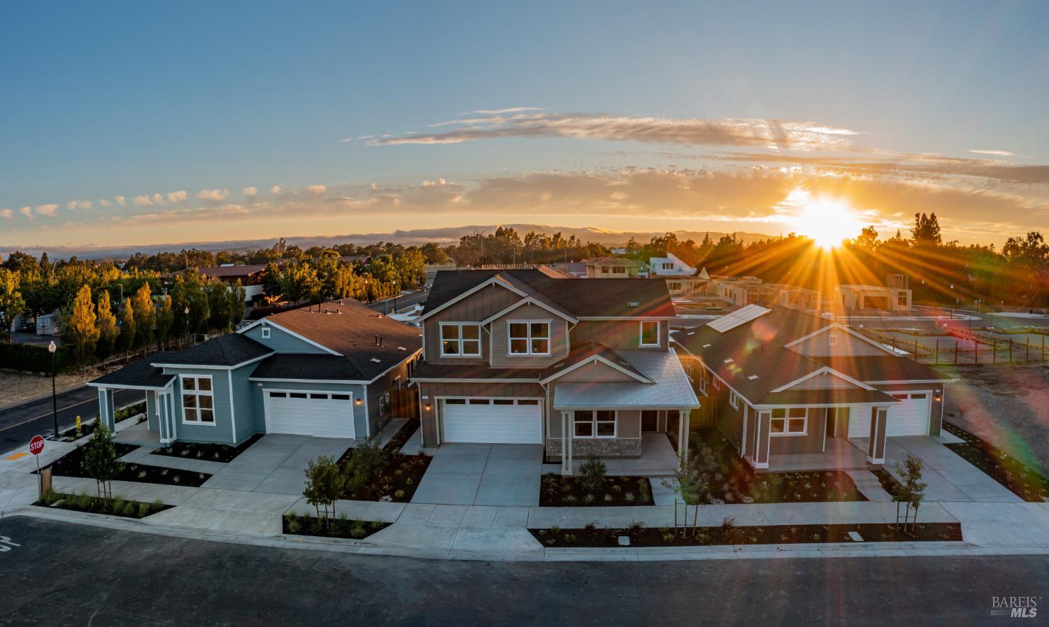 Detail Gallery Image 1 of 1 For 285 Spanish Oak Dr, Windsor,  CA 95492 - 3 Beds | 3 Baths