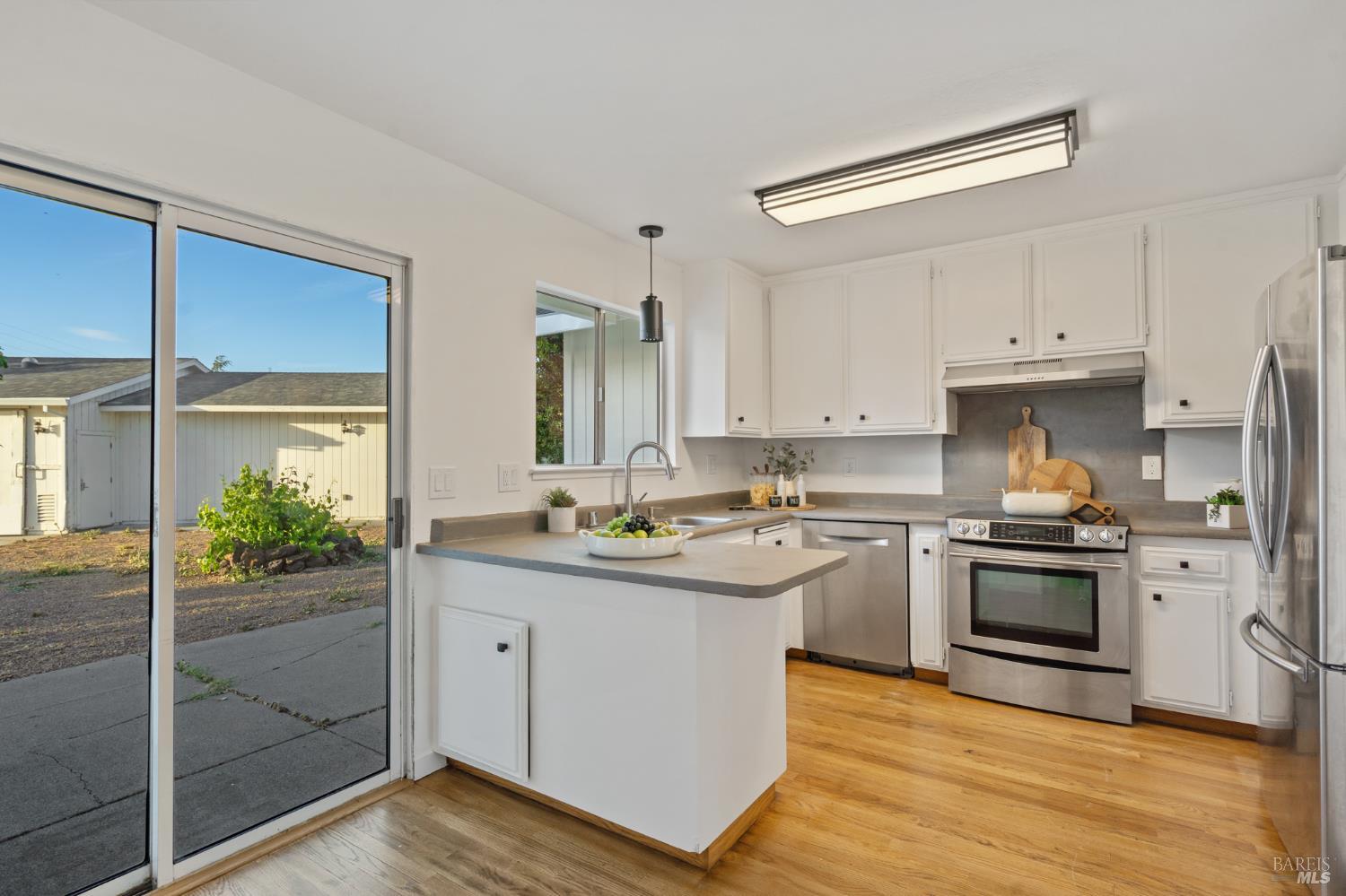 Detail Gallery Image 31 of 79 For 5082 Lakeville Hwy, Petaluma,  CA 94954 - 5 Beds | 4 Baths
