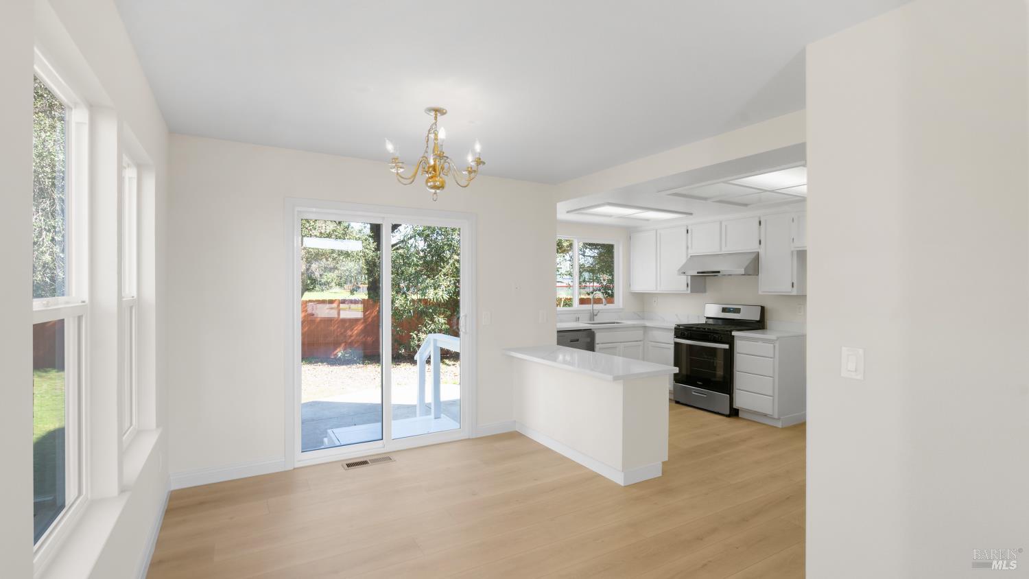 Detail Gallery Image 11 of 41 For 2247 Ironbark Dr, Santa Rosa,  CA 95403 - 3 Beds | 3 Baths