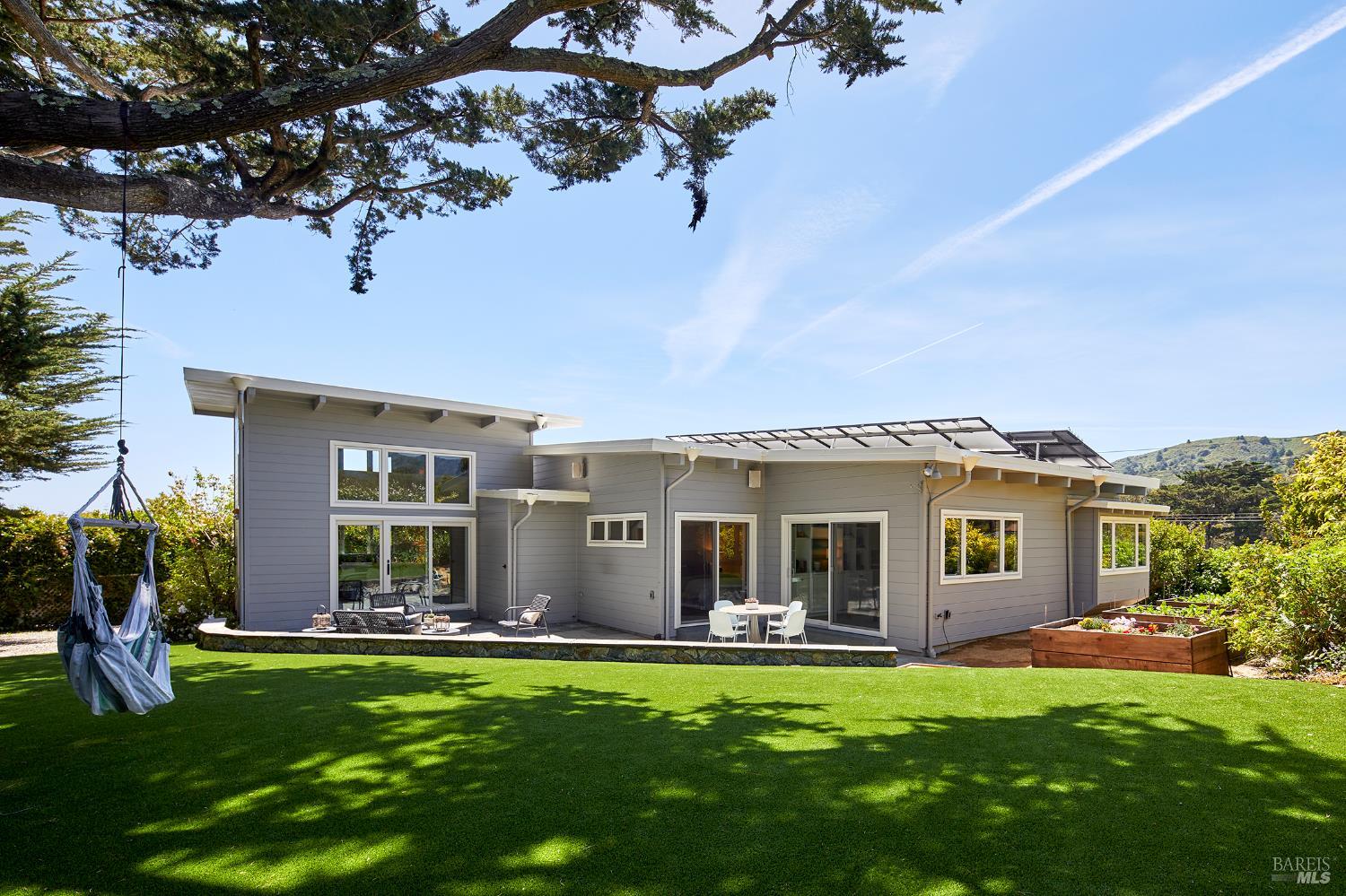 Detail Gallery Image 22 of 42 For 64 Edgewood Ave, Mill Valley,  CA 94941 - 3 Beds | 2 Baths