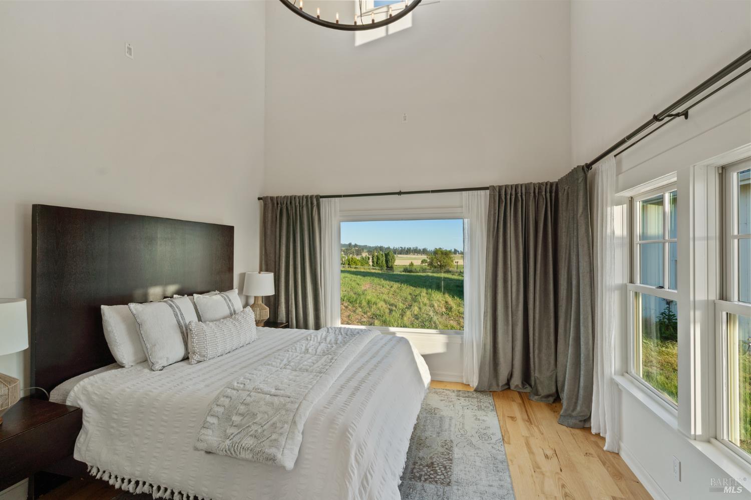 Detail Gallery Image 16 of 79 For 5082 Lakeville Hwy, Petaluma,  CA 94954 - 5 Beds | 4 Baths