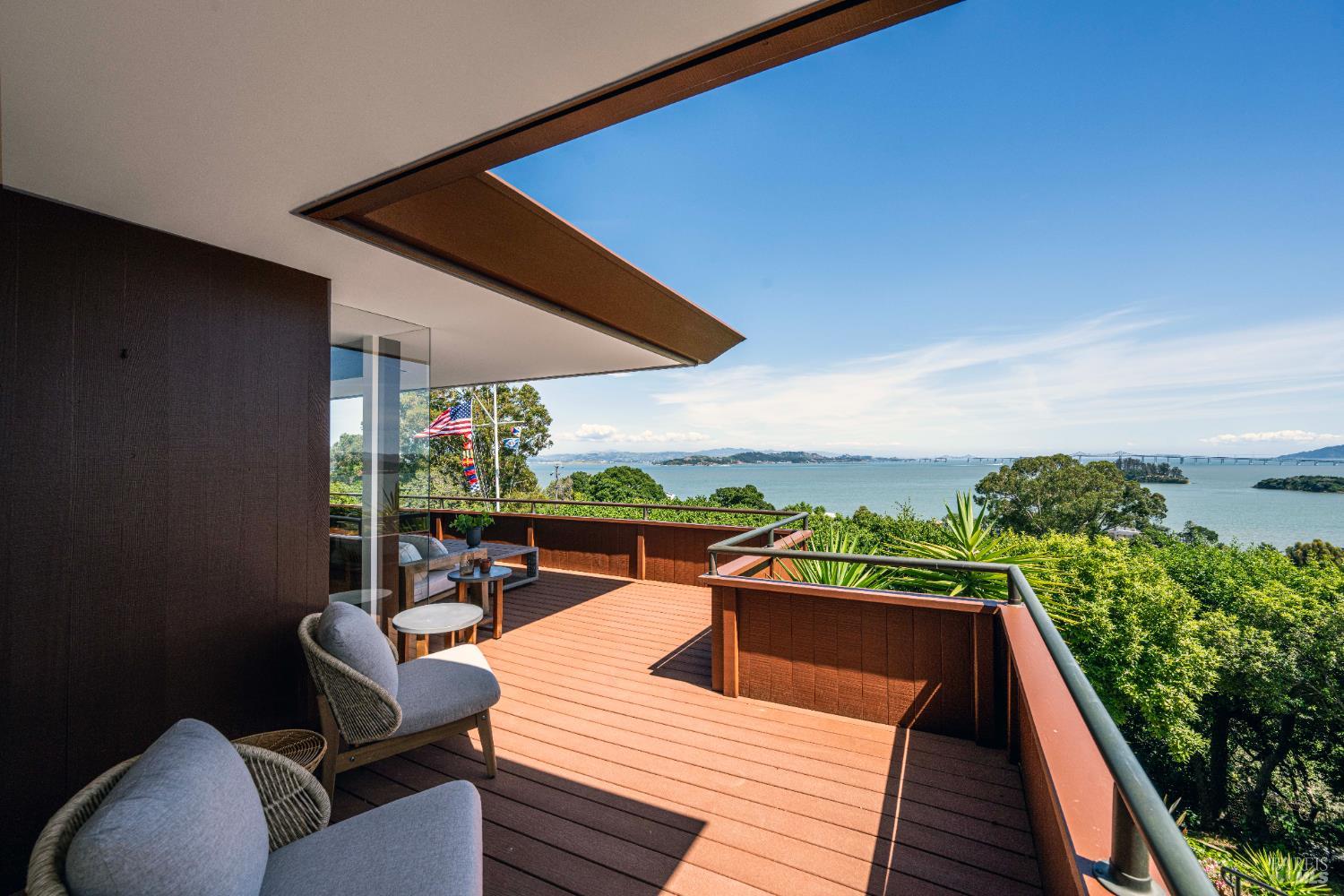 Detail Gallery Image 23 of 83 For 125 Bayview Dr, San Rafael,  CA 94901 - 2 Beds | 3/1 Baths