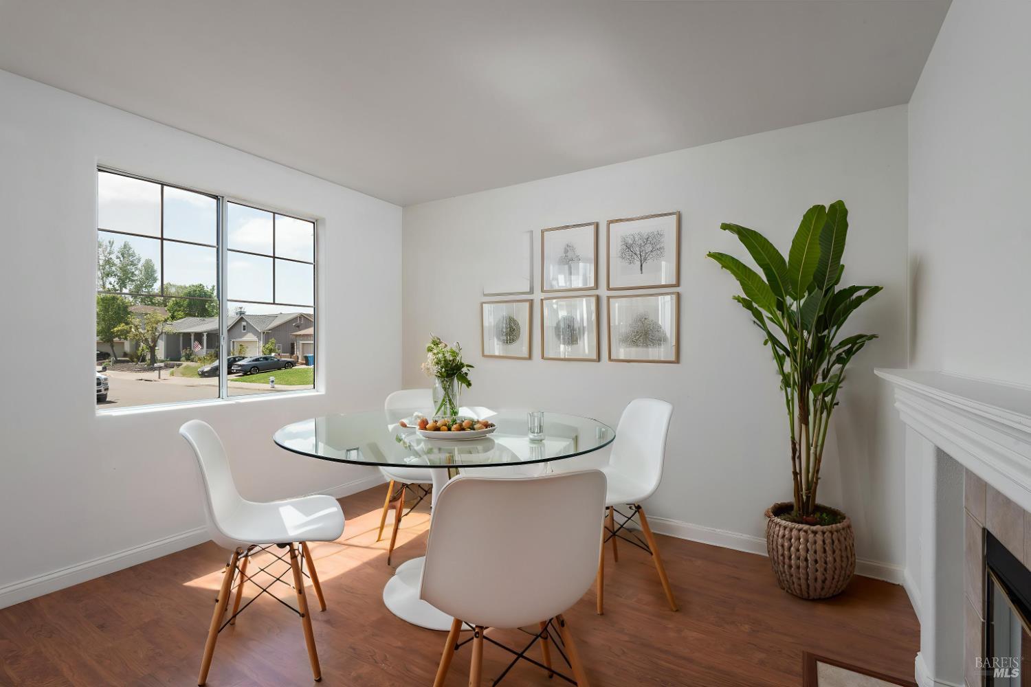 Detail Gallery Image 16 of 37 For 1931 Goldpan Way, Santa Rosa,  CA 95407 - 3 Beds | 2/1 Baths