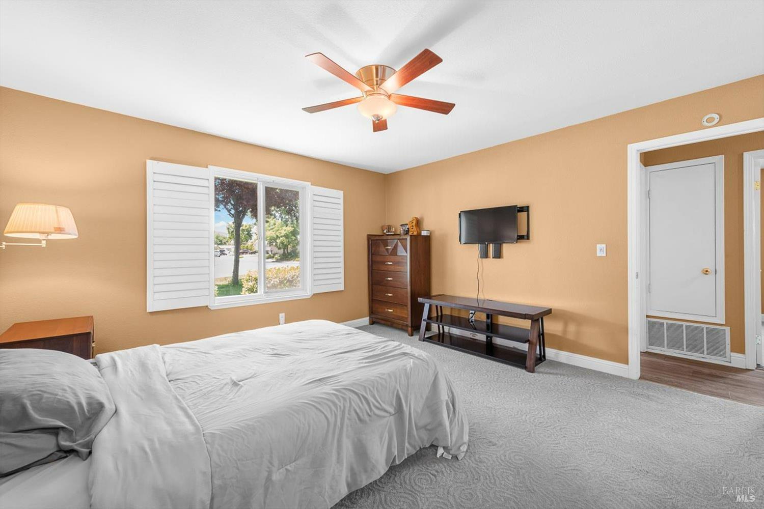 Detail Gallery Image 16 of 35 For 2648 Nut Tree Rd, Vacaville,  CA 95687 - 3 Beds | 2 Baths