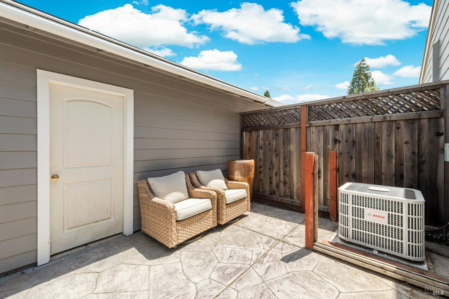 Detail Gallery Image 26 of 35 For 2648 Nut Tree Rd, Vacaville,  CA 95687 - 3 Beds | 2 Baths