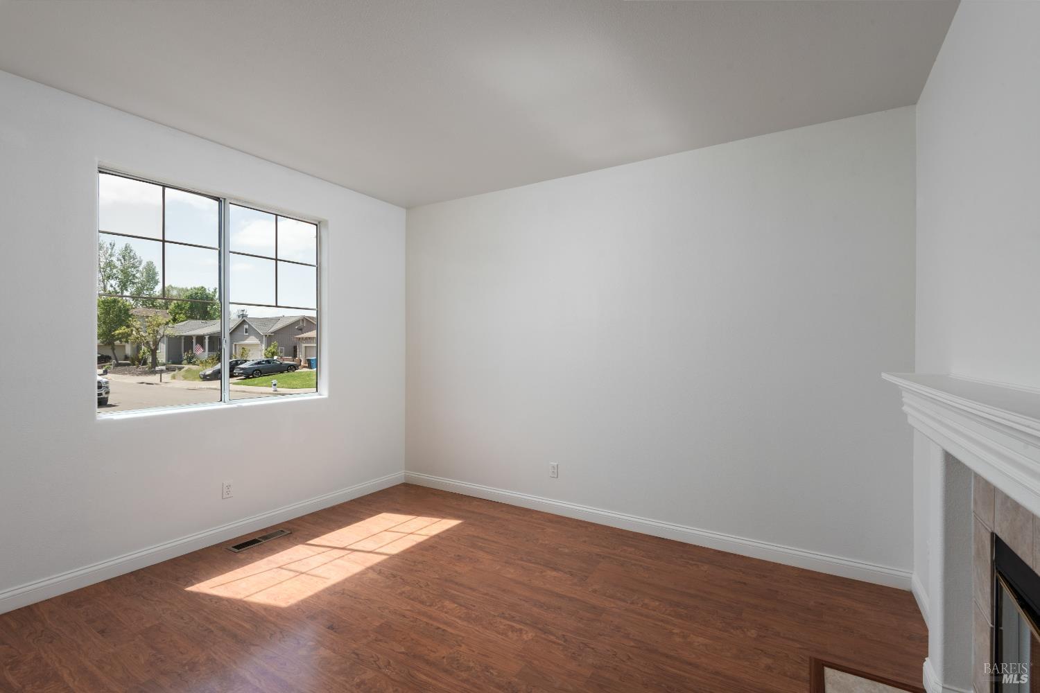 Detail Gallery Image 14 of 37 For 1931 Goldpan Way, Santa Rosa,  CA 95407 - 3 Beds | 2/1 Baths