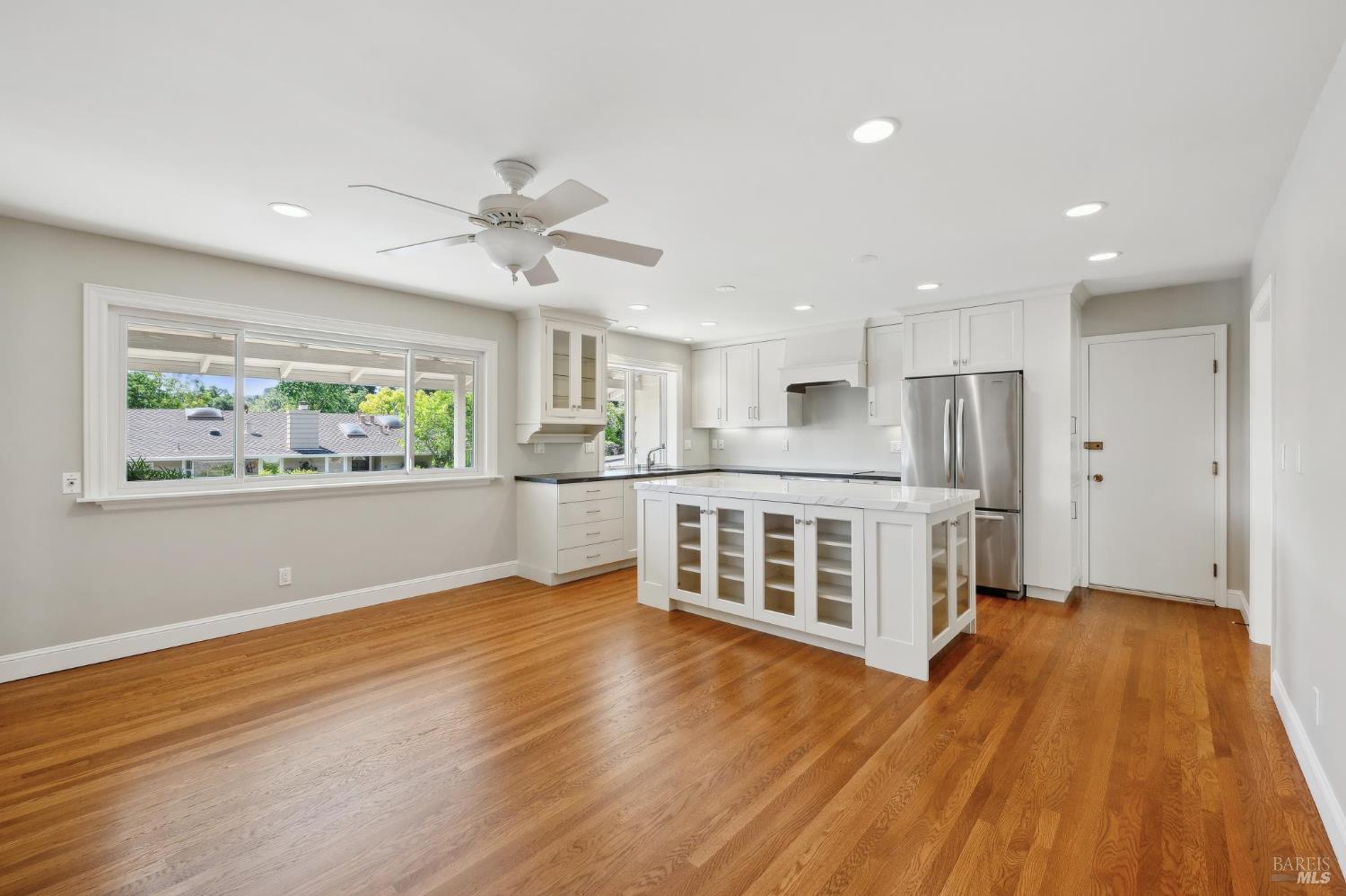 Detail Gallery Image 7 of 31 For 83 Twelveoak Hill Dr, San Rafael,  CA 94903 - 3 Beds | 2 Baths