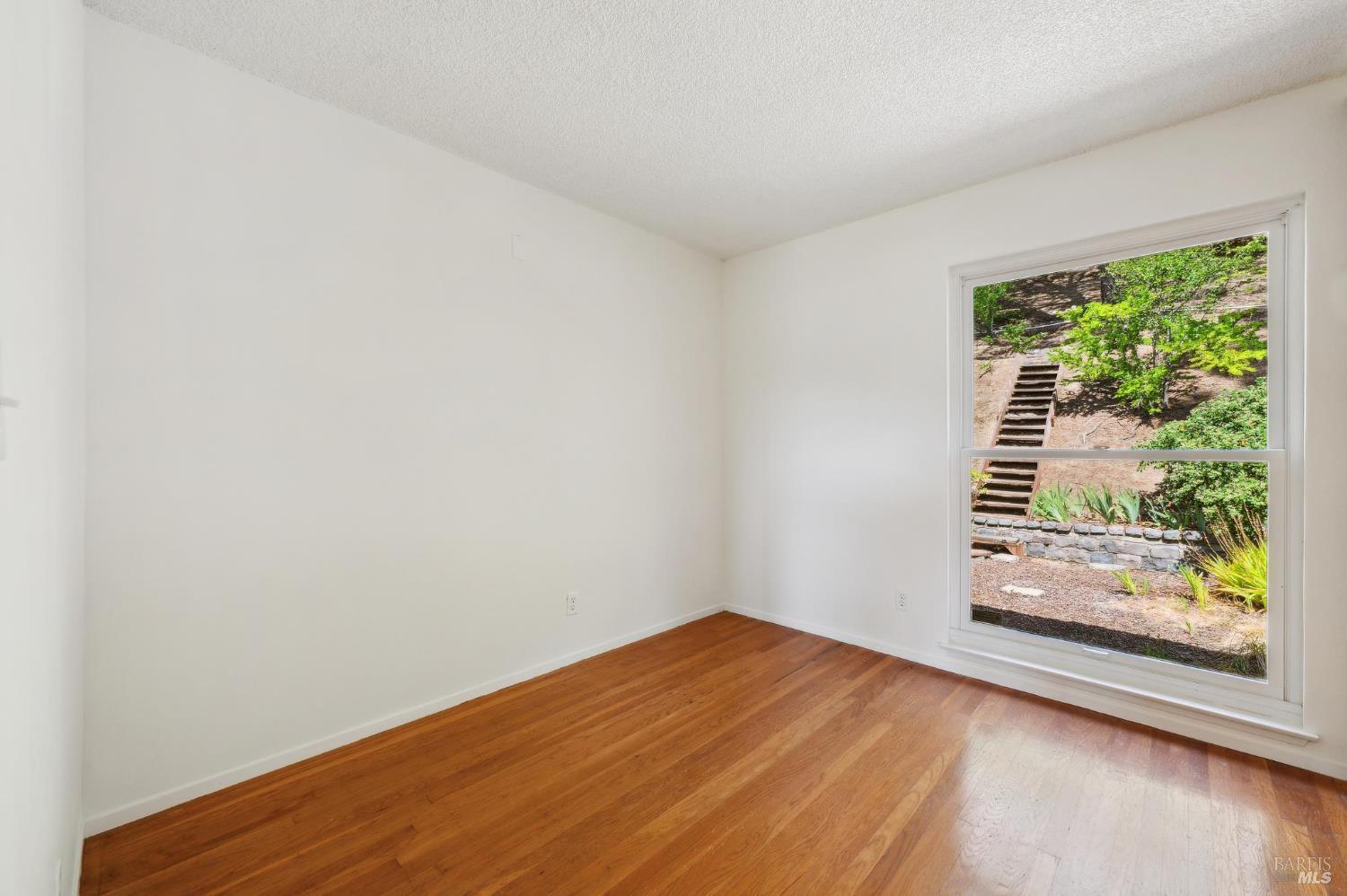 Detail Gallery Image 22 of 31 For 83 Twelveoak Hill Dr, San Rafael,  CA 94903 - 3 Beds | 2 Baths