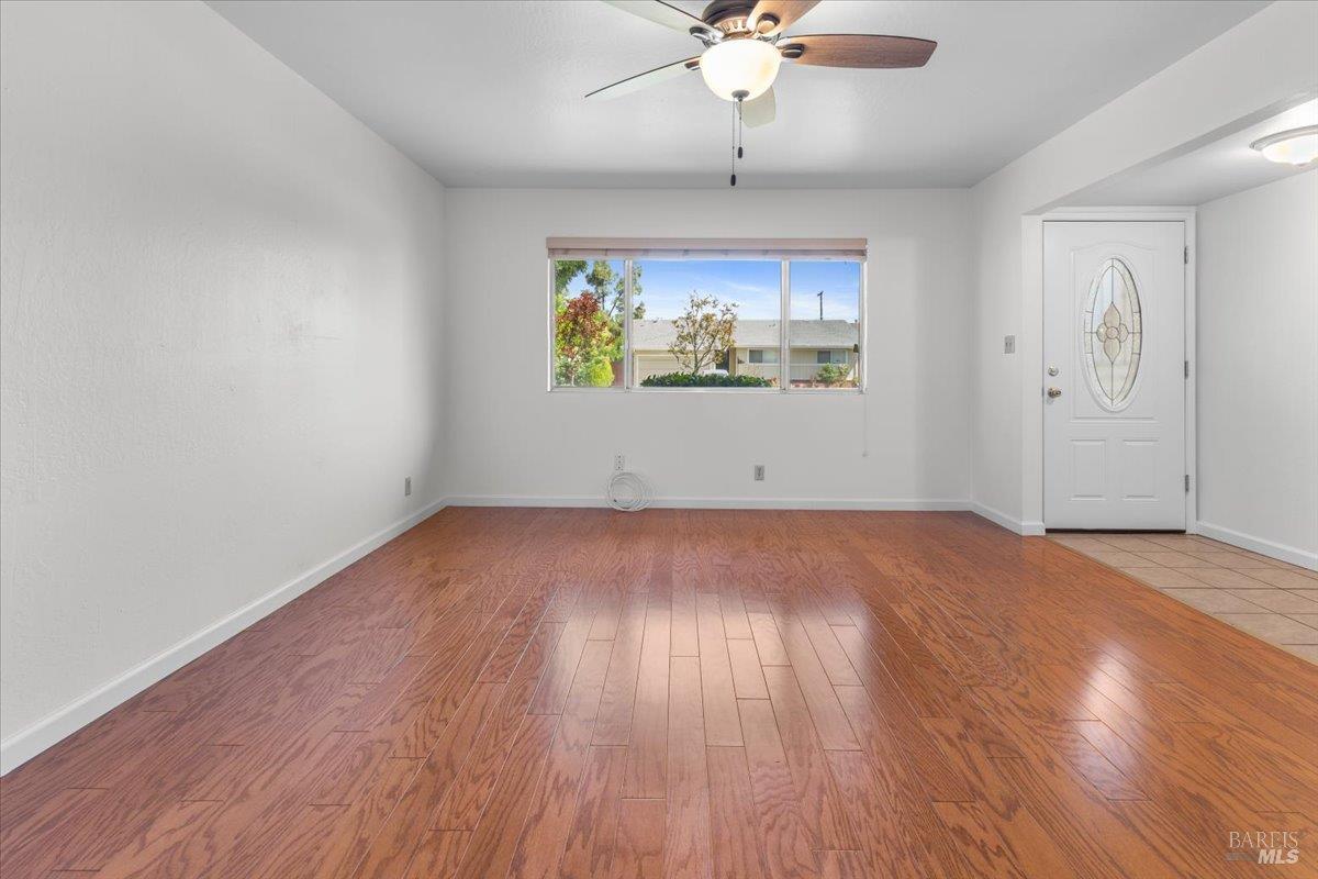 Detail Gallery Image 5 of 24 For 241 Camellia St, Fairfield,  CA 94533 - 3 Beds | 2 Baths