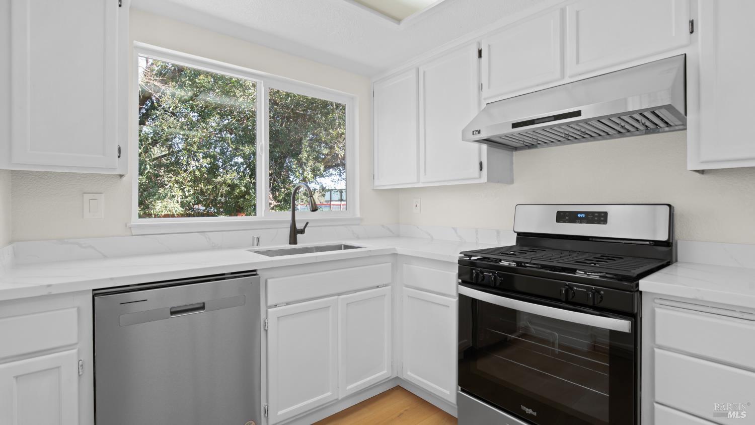 Detail Gallery Image 14 of 41 For 2247 Ironbark Dr, Santa Rosa,  CA 95403 - 3 Beds | 3 Baths