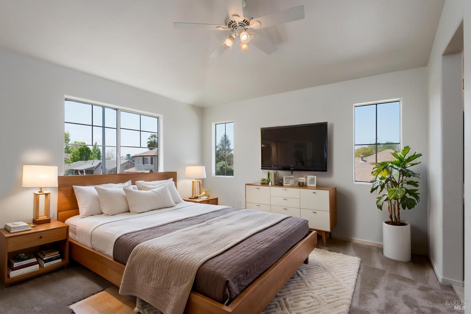 Detail Gallery Image 5 of 37 For 1931 Goldpan Way, Santa Rosa,  CA 95407 - 3 Beds | 2/1 Baths