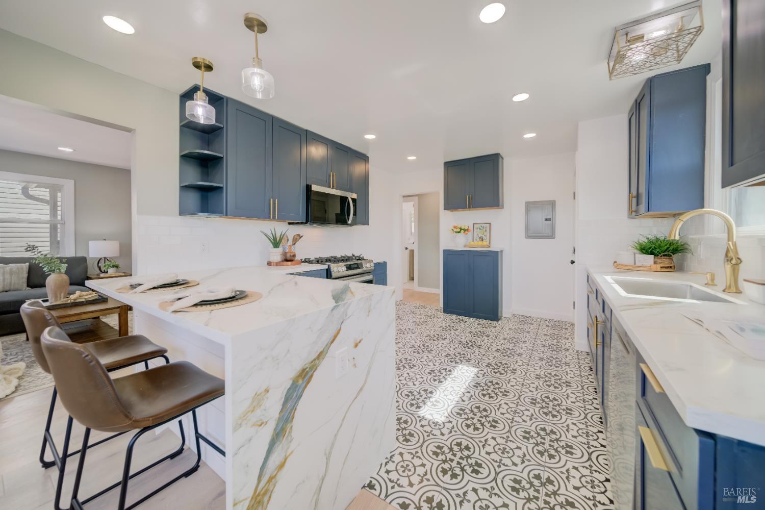 Detail Gallery Image 14 of 43 For 948 Benicia Rd, Vallejo,  CA 94591 - 2 Beds | 1 Baths
