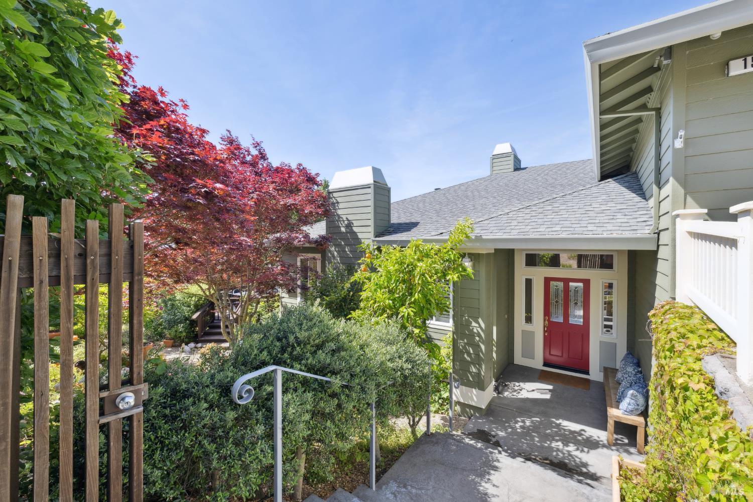 Detail Gallery Image 6 of 37 For 15 Upland Ln, Novato,  CA 94945 - 4 Beds | 3/1 Baths