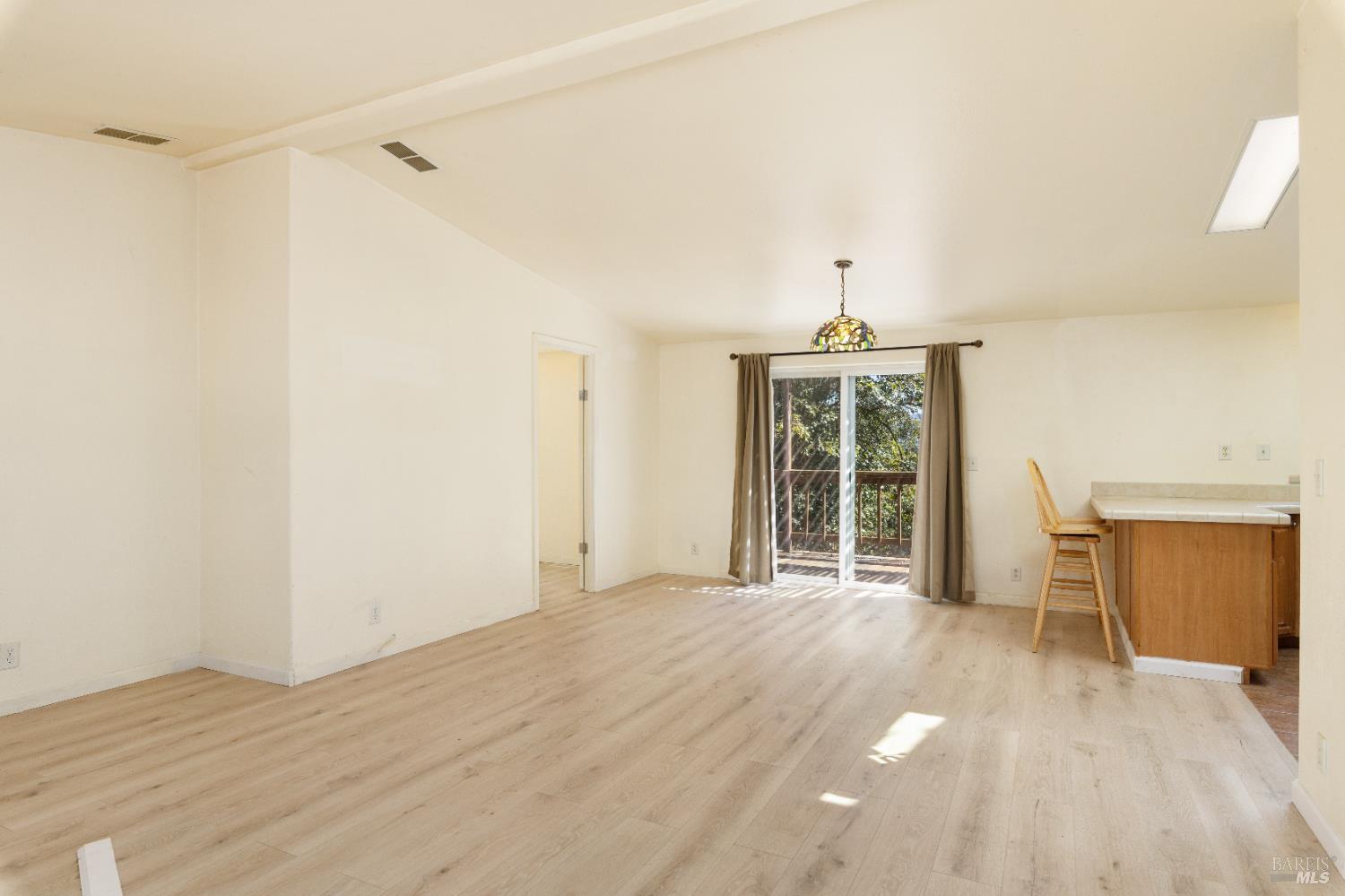 Detail Gallery Image 10 of 56 For 1409 W State Highway 20 Hwy, Upper Lake,  CA 95485 - 3 Beds | 2 Baths