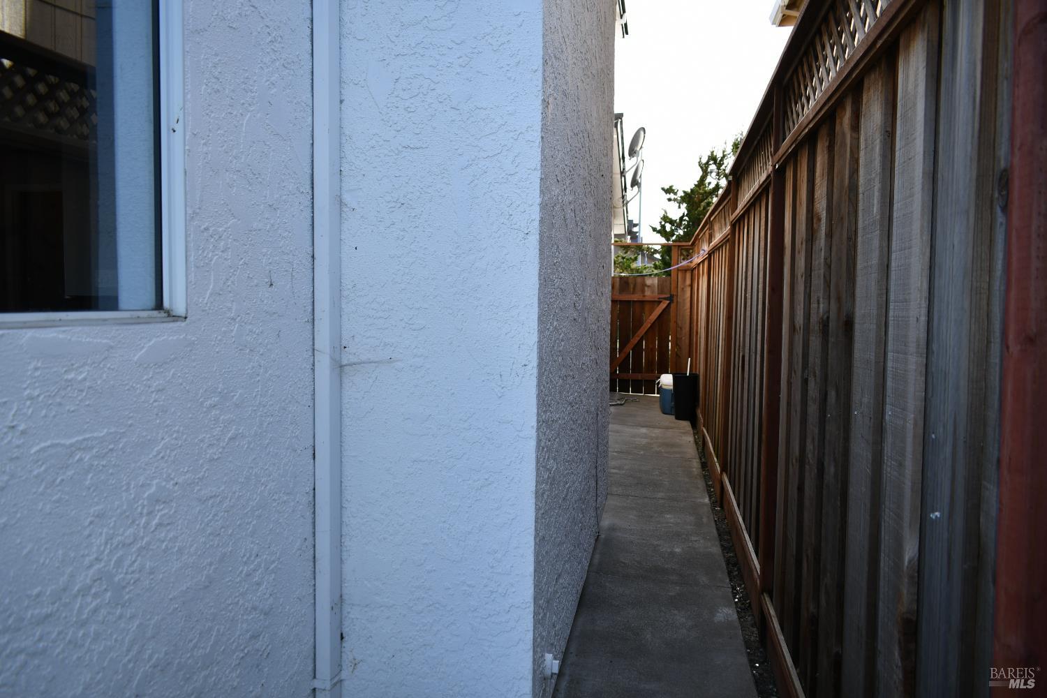 Detail Gallery Image 16 of 19 For 2630 Arrowhead Dr, Santa Rosa,  CA 95407 - 4 Beds | 3 Baths