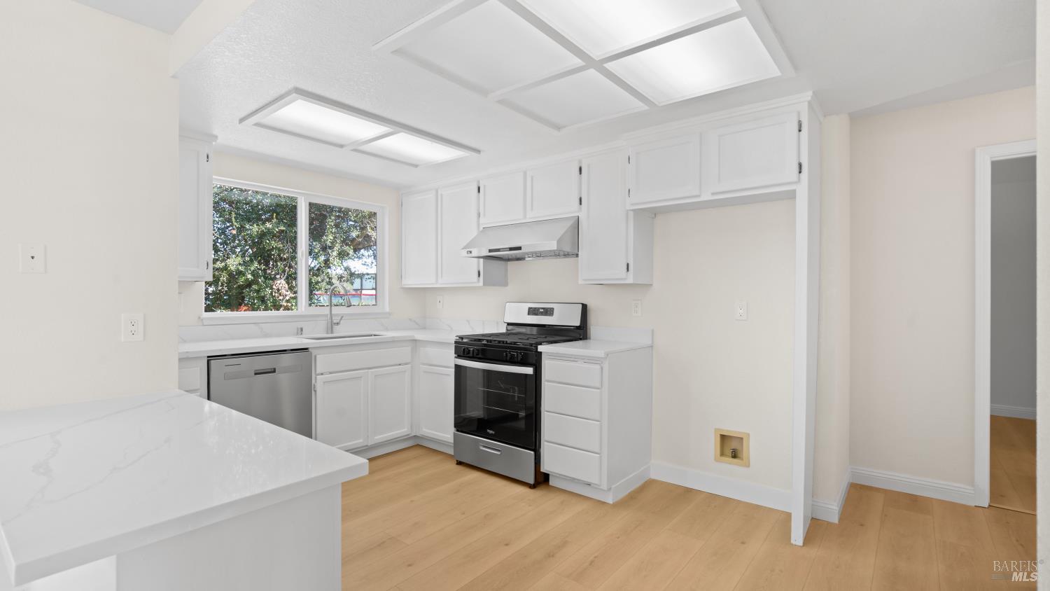 Detail Gallery Image 10 of 41 For 2247 Ironbark Dr, Santa Rosa,  CA 95403 - 3 Beds | 3 Baths