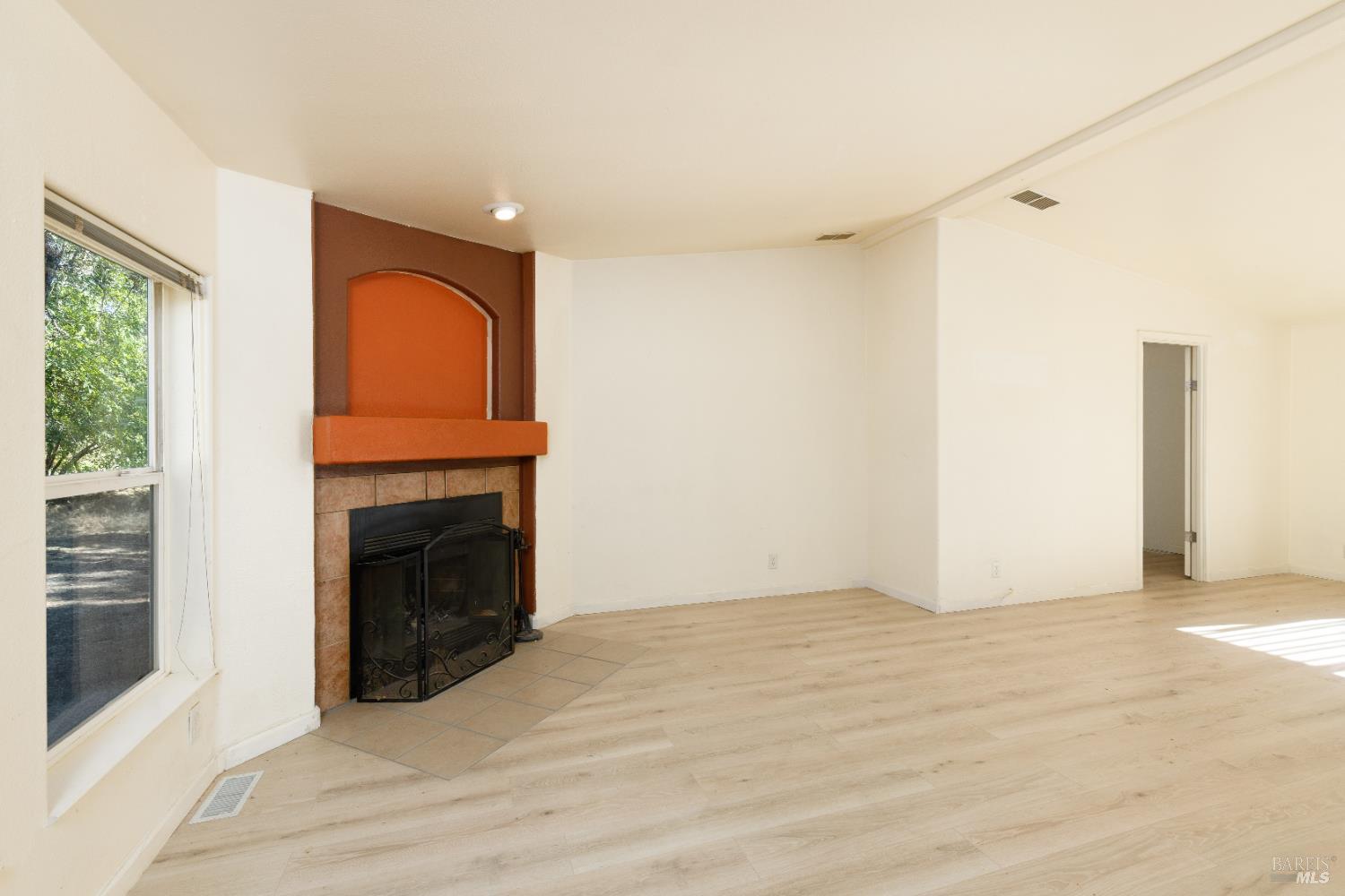 Detail Gallery Image 5 of 56 For 1409 W State Highway 20 Hwy, Upper Lake,  CA 95485 - 3 Beds | 2 Baths