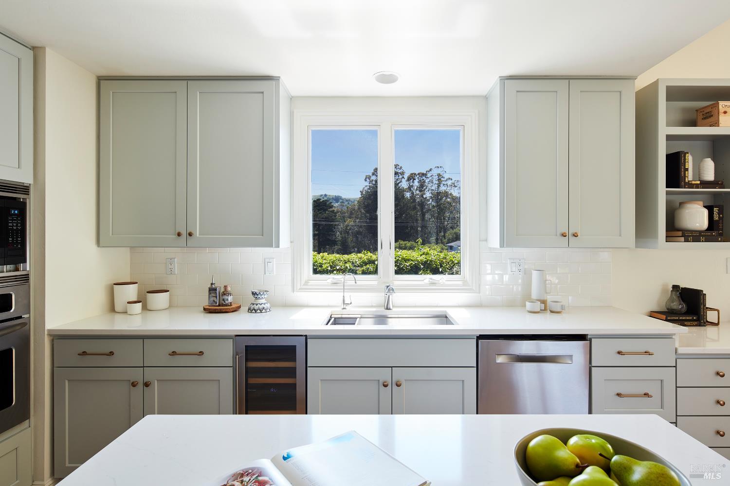 Detail Gallery Image 12 of 42 For 64 Edgewood Ave, Mill Valley,  CA 94941 - 3 Beds | 2 Baths
