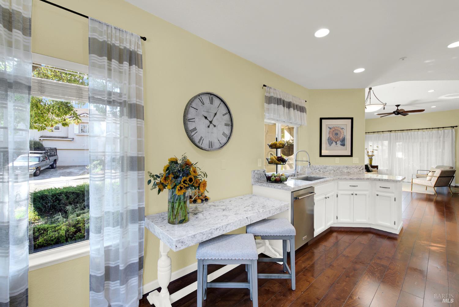 Detail Gallery Image 10 of 31 For 103 Trent Dr, Napa,  CA 94558 - 3 Beds | 2/1 Baths