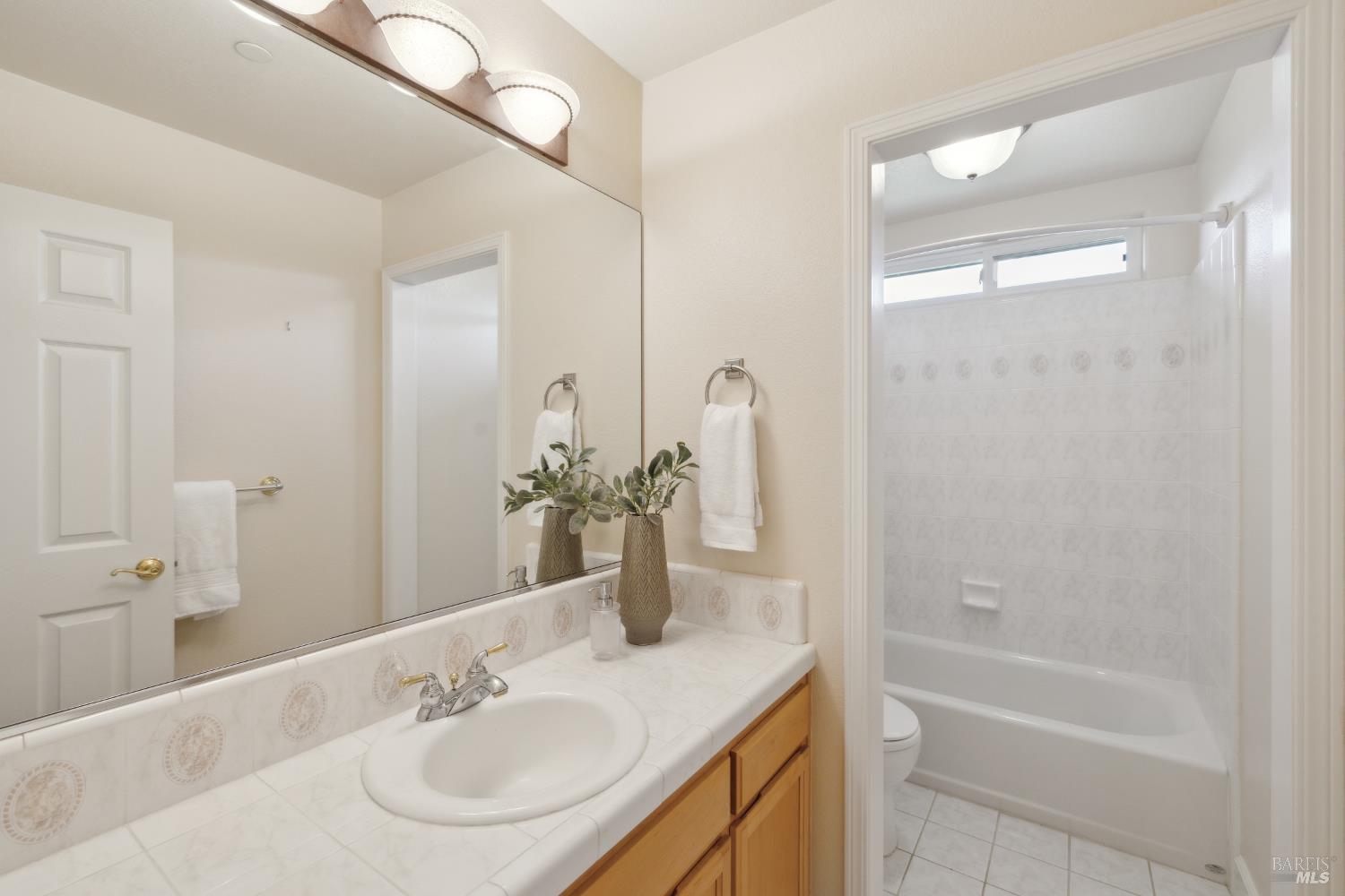 Detail Gallery Image 25 of 37 For 15 Upland Ln, Novato,  CA 94945 - 4 Beds | 3/1 Baths
