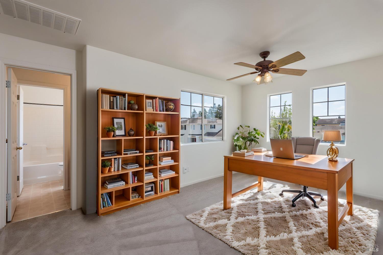 Detail Gallery Image 6 of 37 For 1931 Goldpan Way, Santa Rosa,  CA 95407 - 3 Beds | 2/1 Baths
