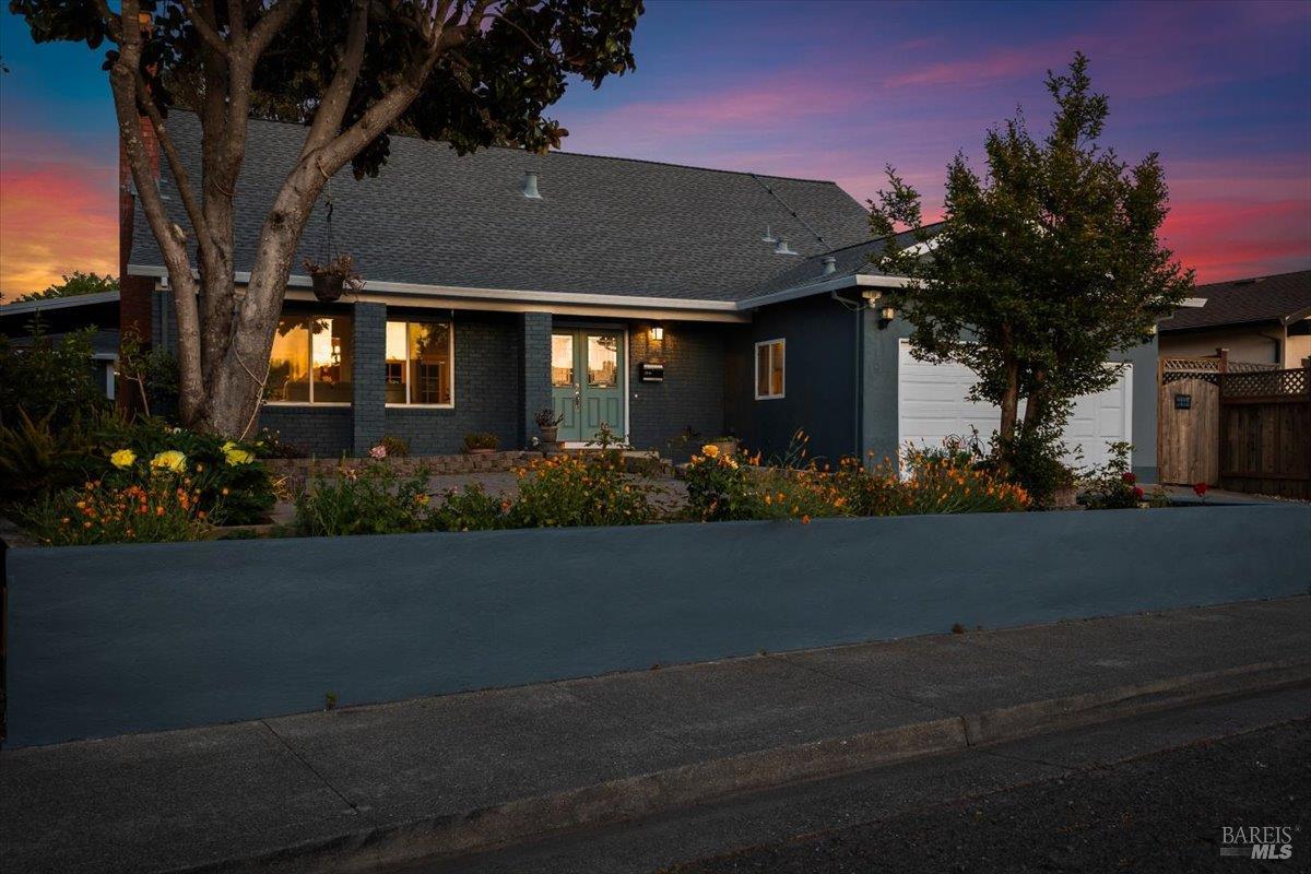 Detail Gallery Image 59 of 61 For 2044 Willow Dr, Petaluma,  CA 94954 - 4 Beds | 3 Baths