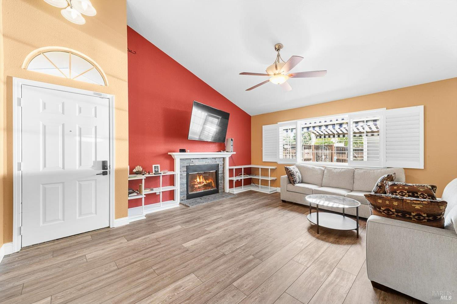 Detail Gallery Image 3 of 35 For 2648 Nut Tree Rd, Vacaville,  CA 95687 - 3 Beds | 2 Baths