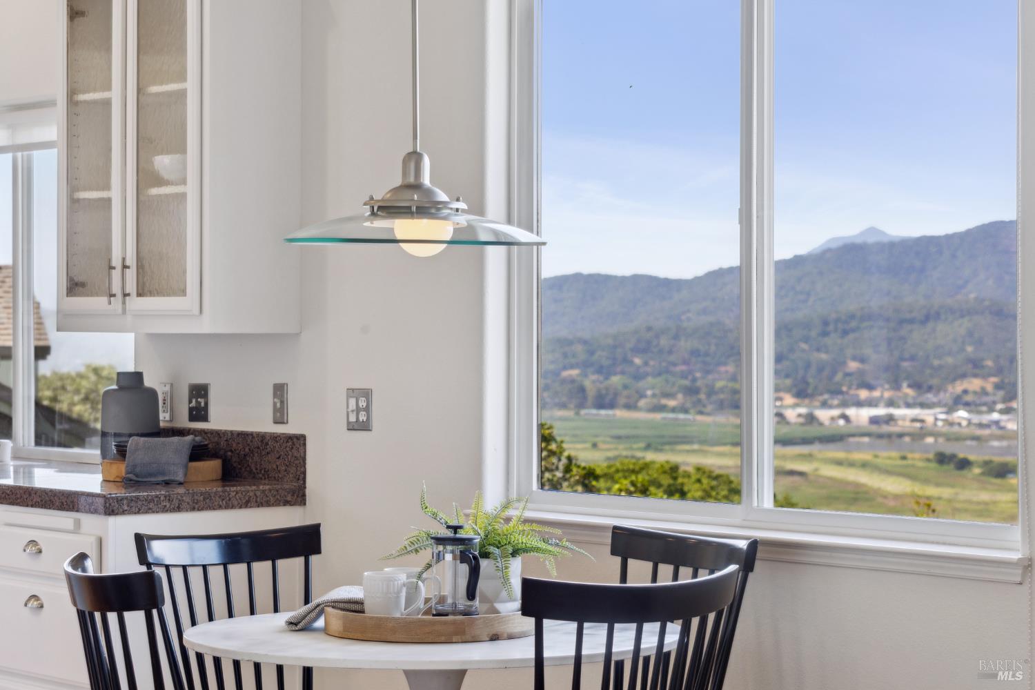 Detail Gallery Image 15 of 37 For 15 Upland Ln, Novato,  CA 94945 - 4 Beds | 3/1 Baths